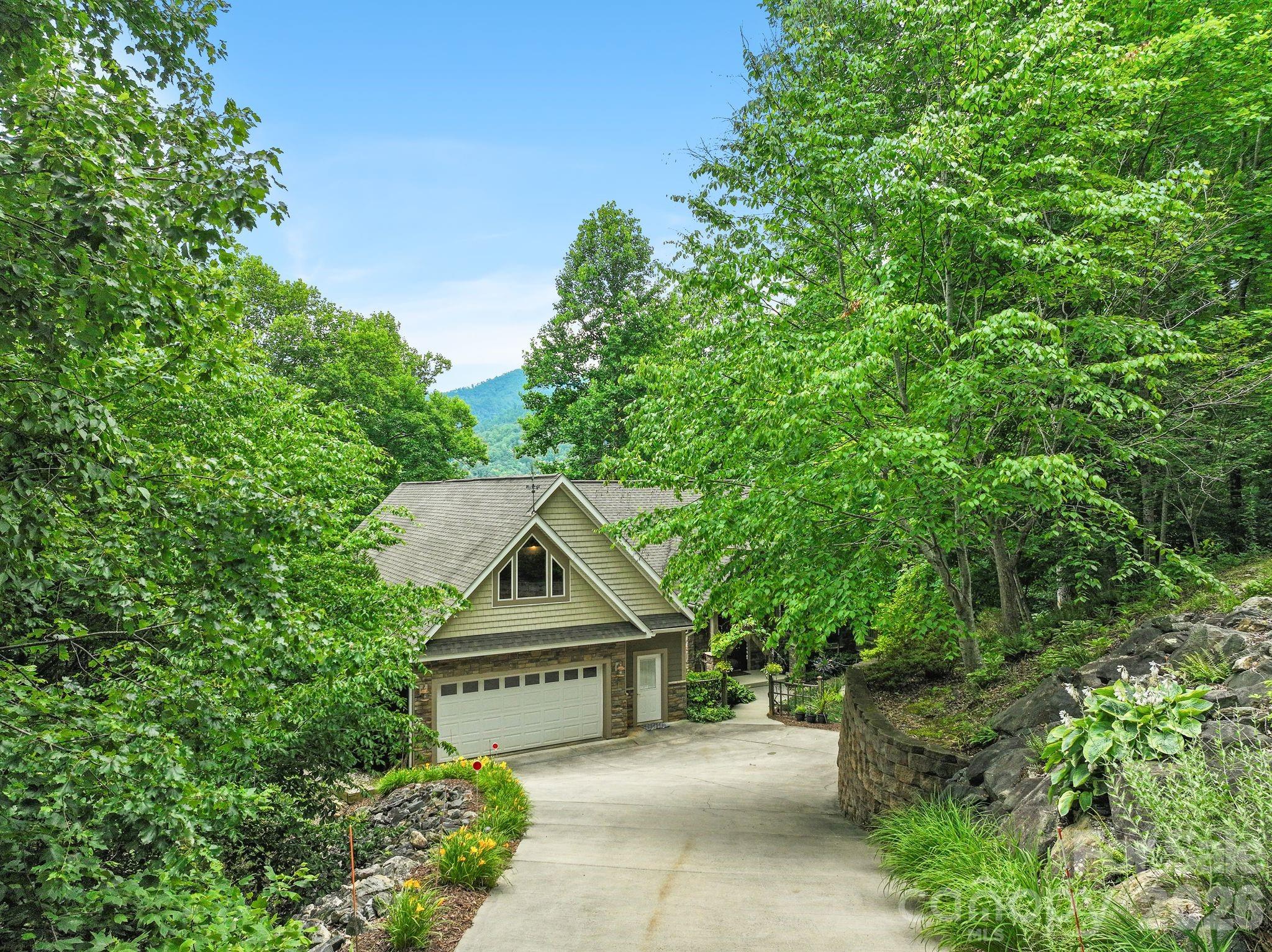 522 Silver Hawk Lane — Weaverville