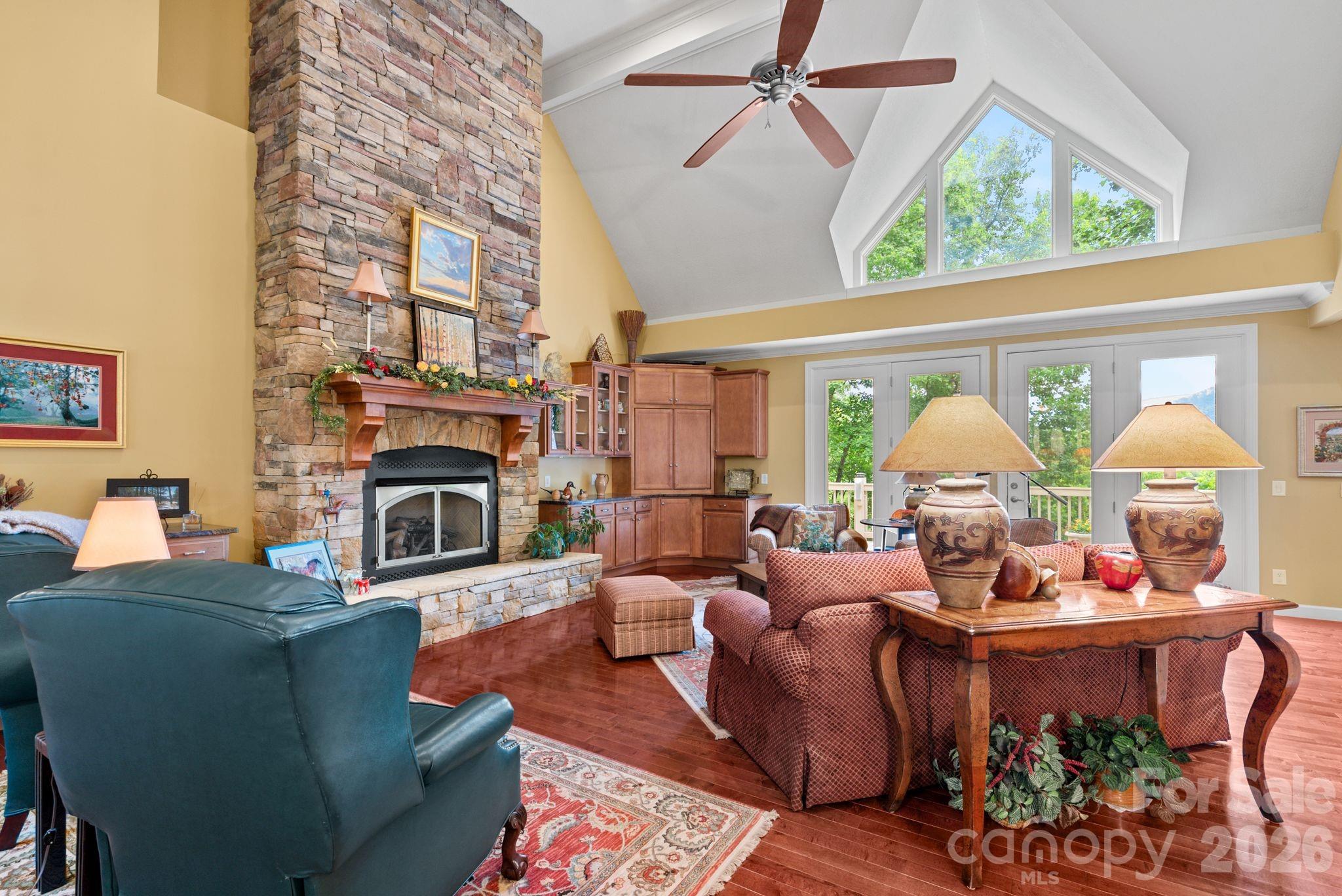 522 Silver Hawk Lane — Weaverville
