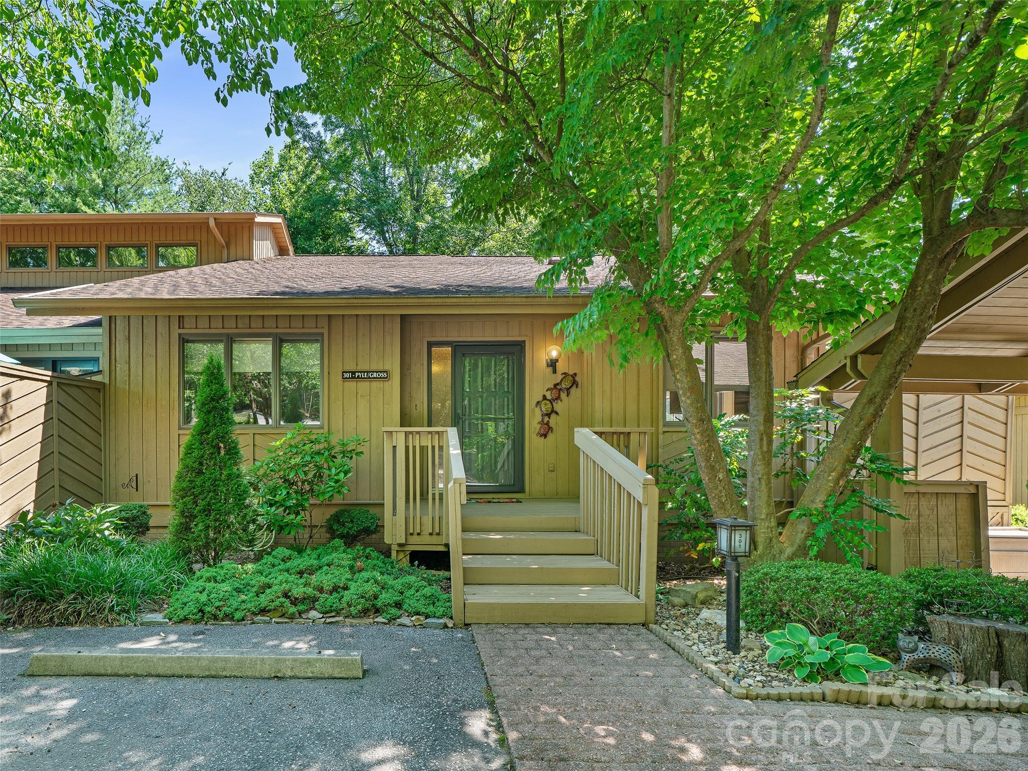 301 White Oak Drive — Hendersonville