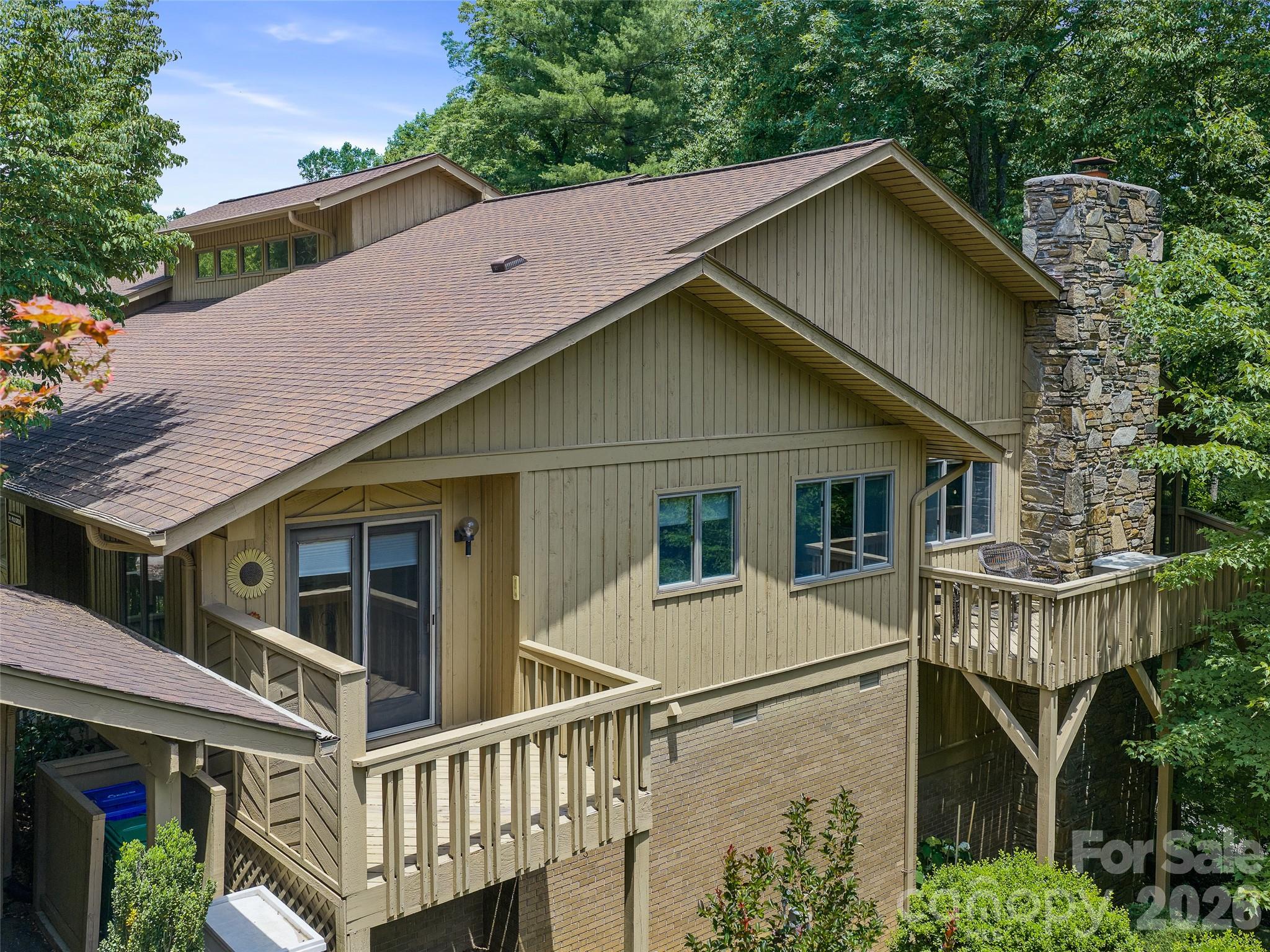 301 White Oak Drive — Hendersonville