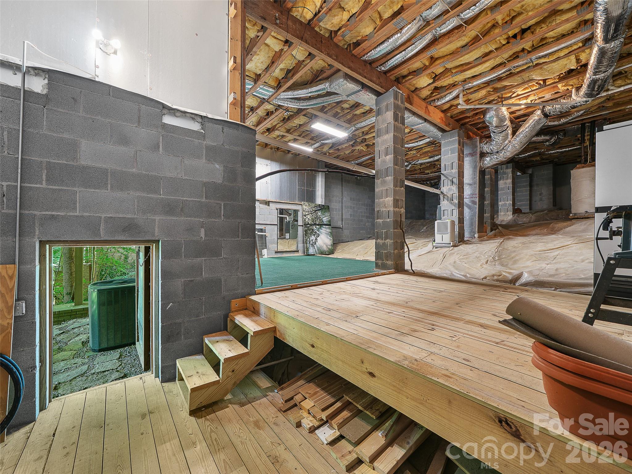 301 White Oak Drive — Hendersonville