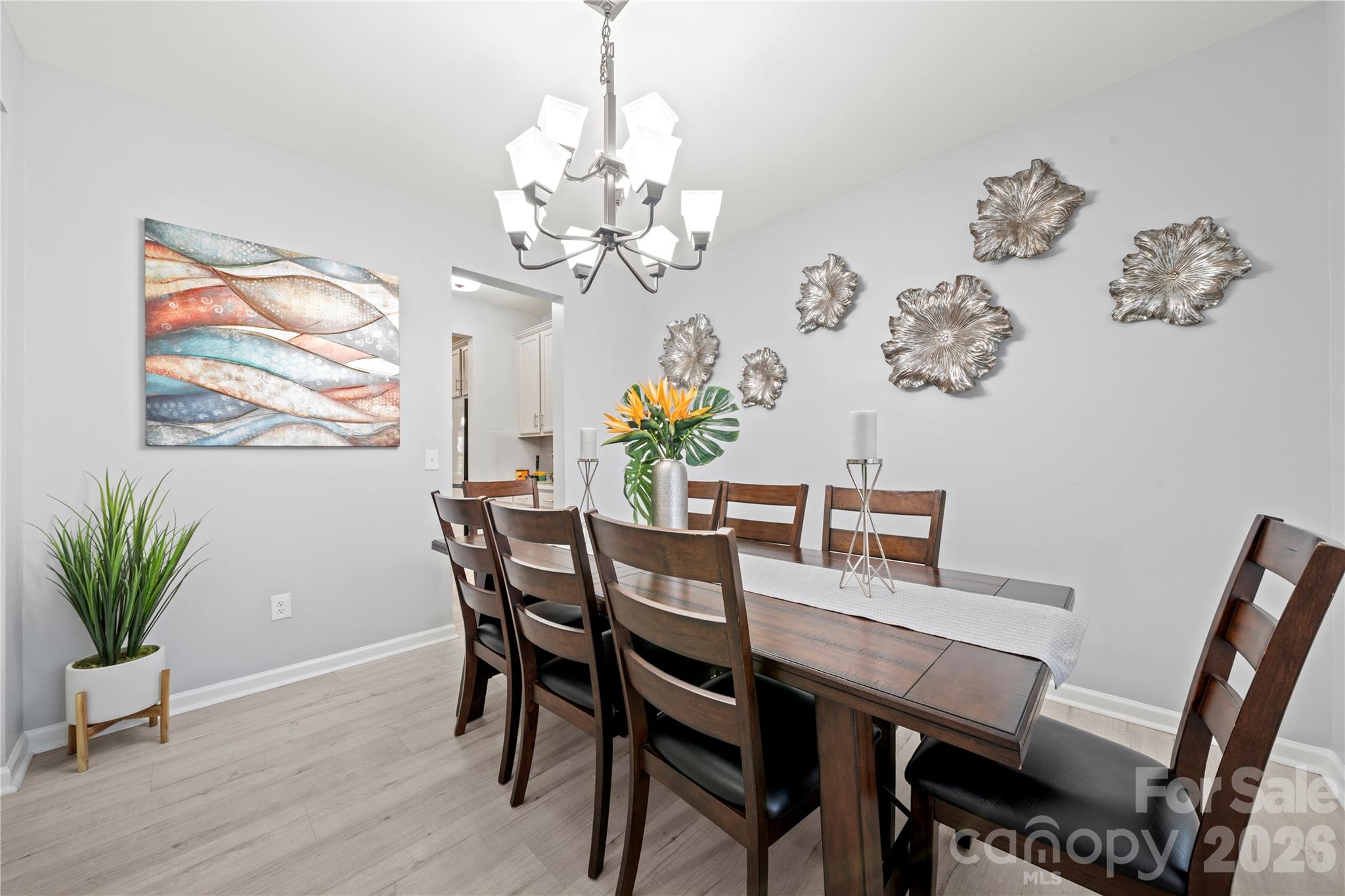 1035 Beacon Avenue — Monroe