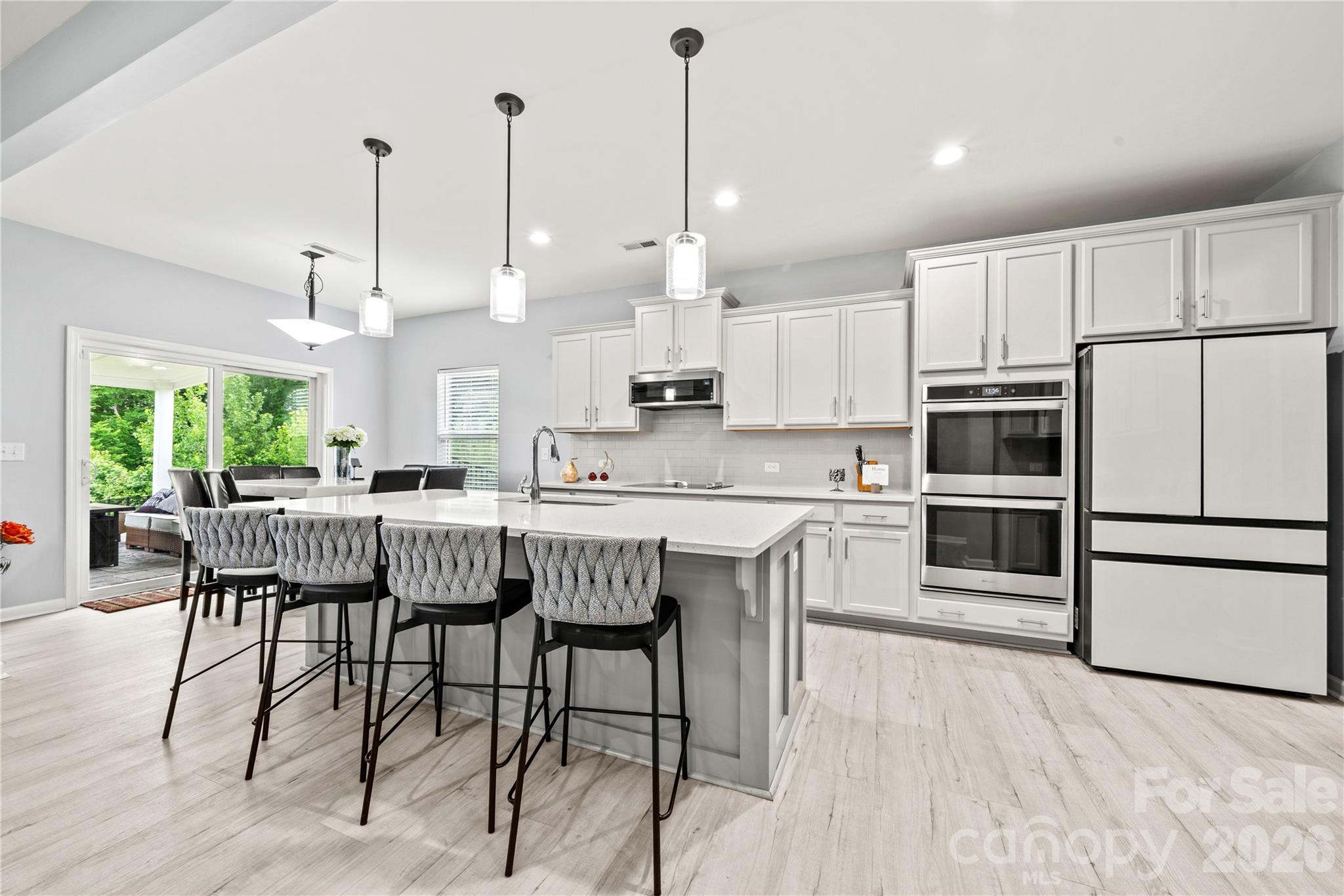 1035 Beacon Avenue — Monroe