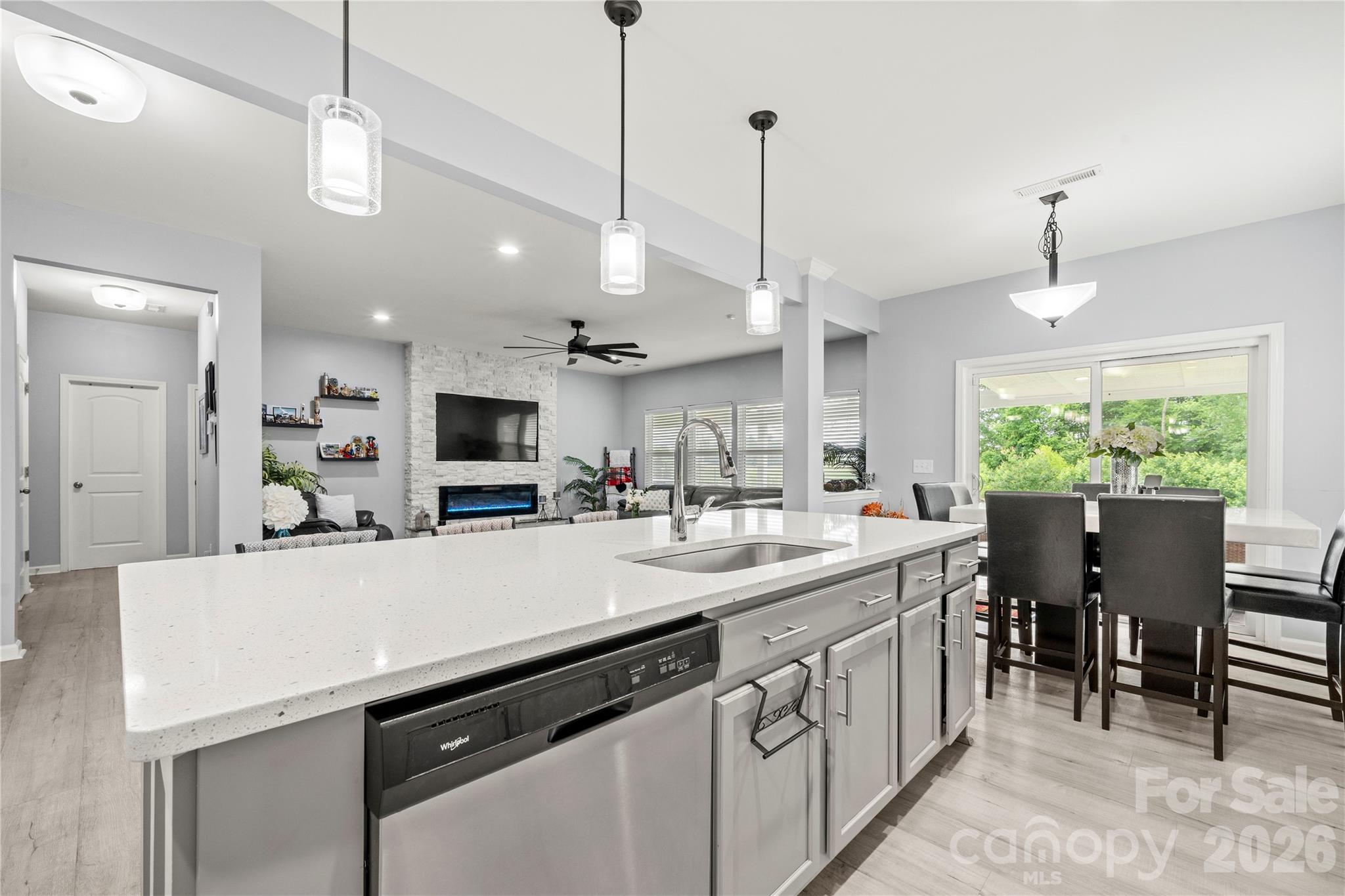 1035 Beacon Avenue — Monroe