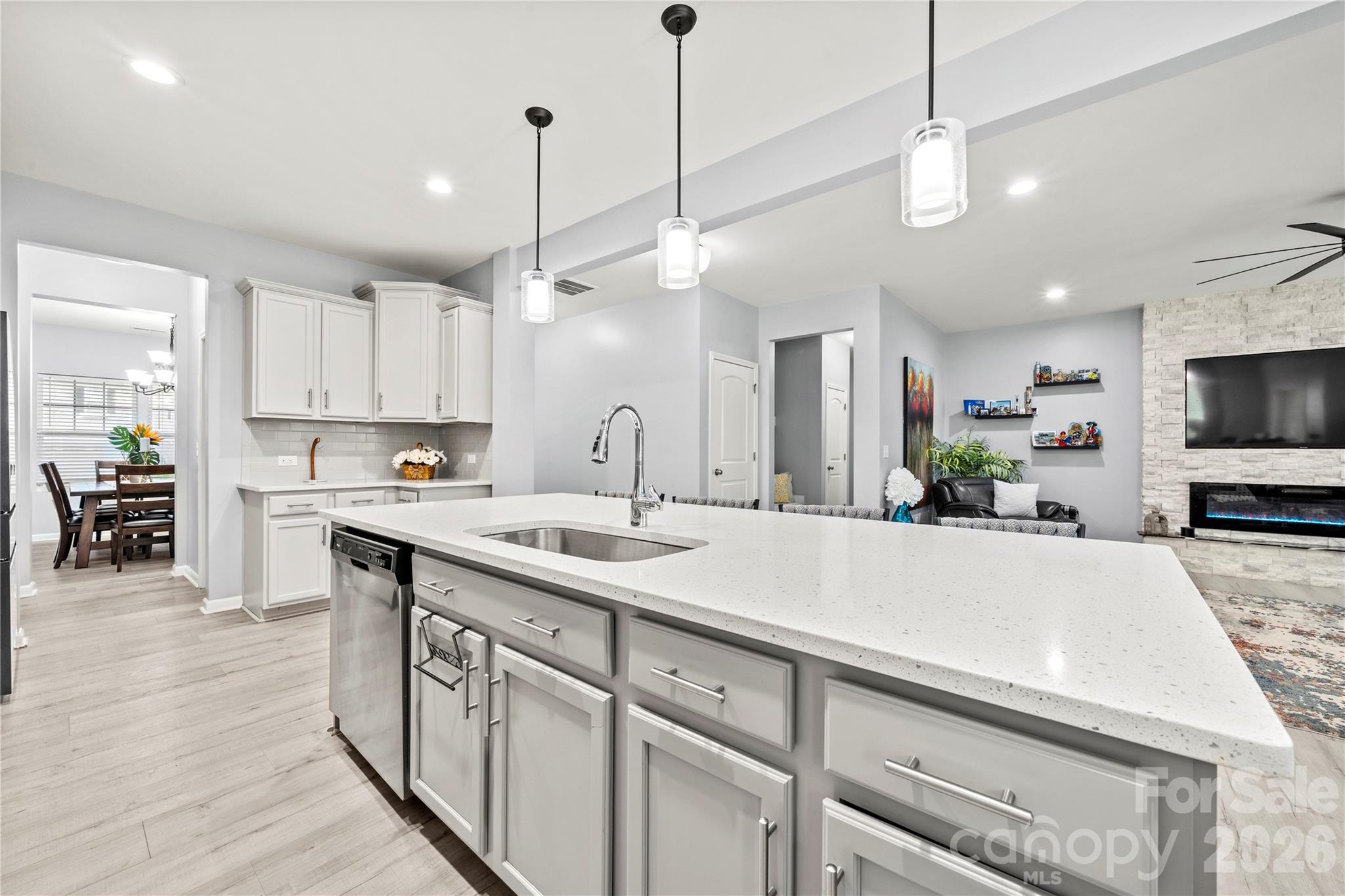 1035 Beacon Avenue — Monroe