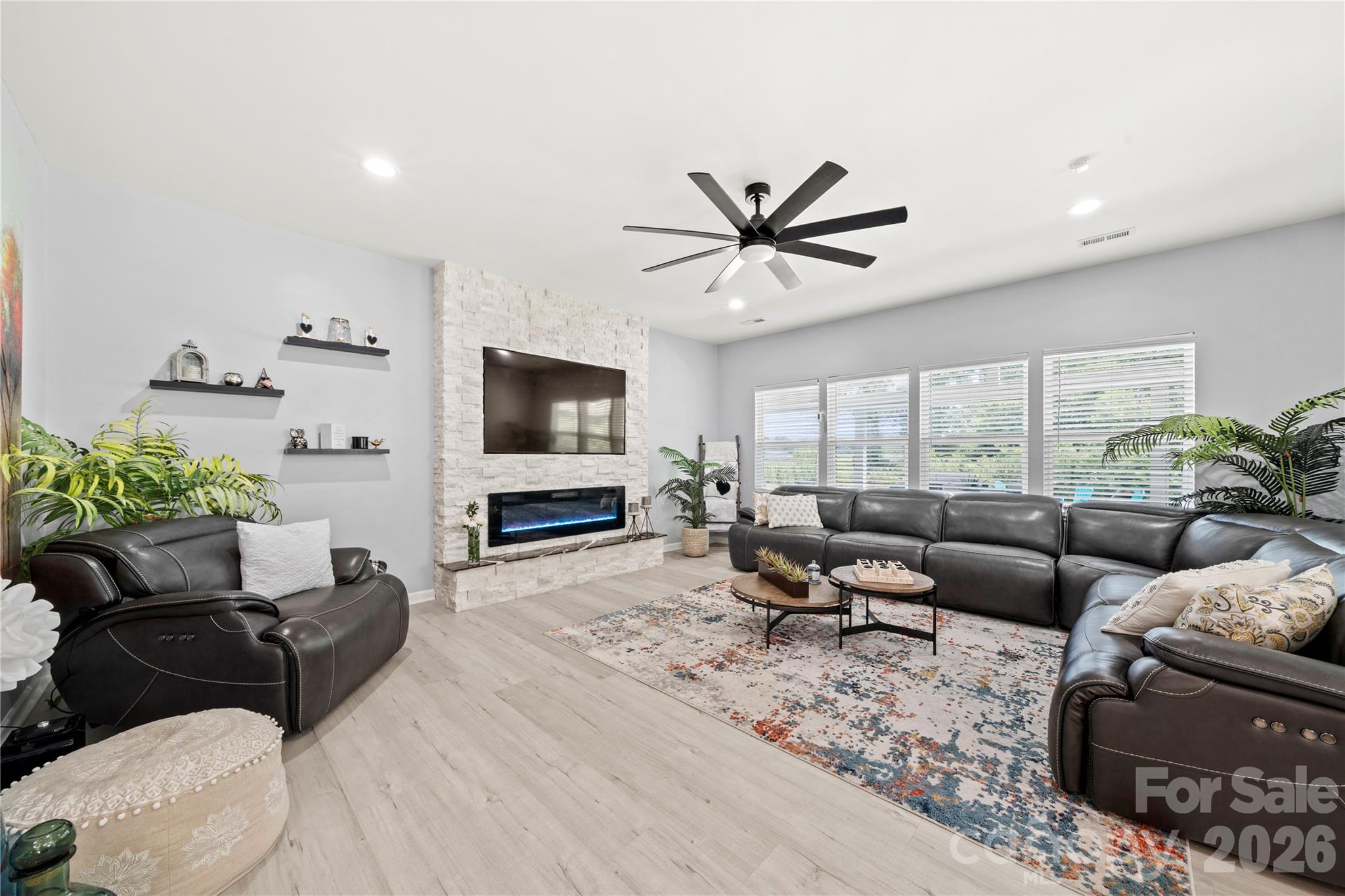 1035 Beacon Avenue — Monroe