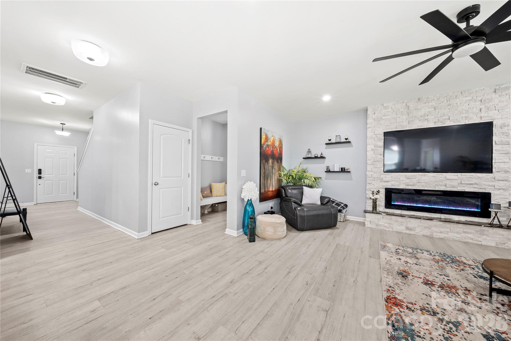 1035 Beacon Avenue — Monroe