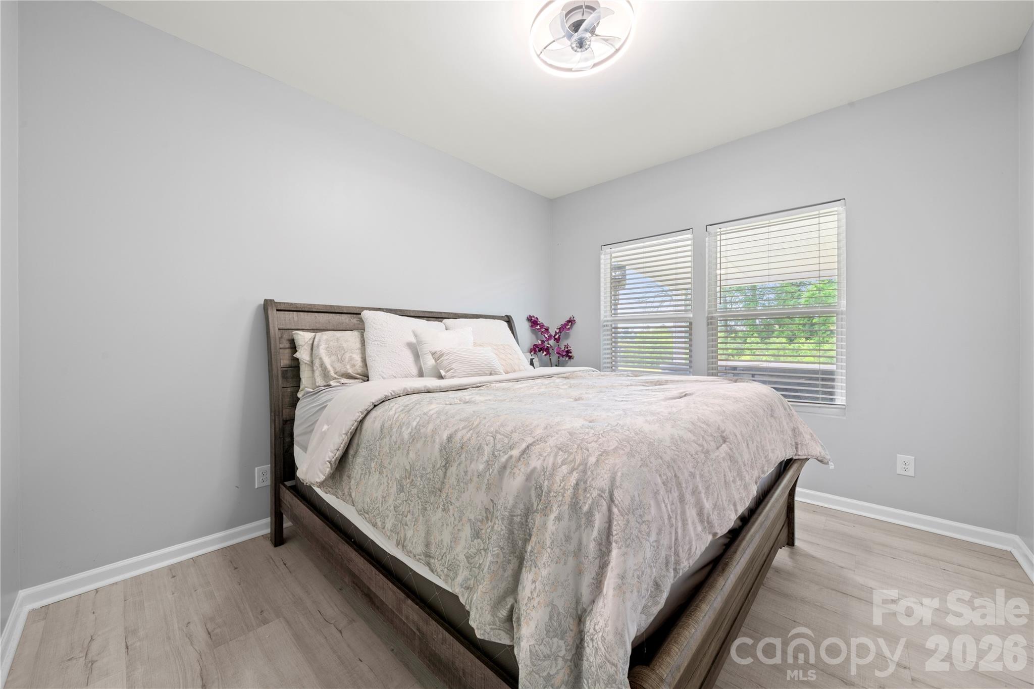 1035 Beacon Avenue — Monroe