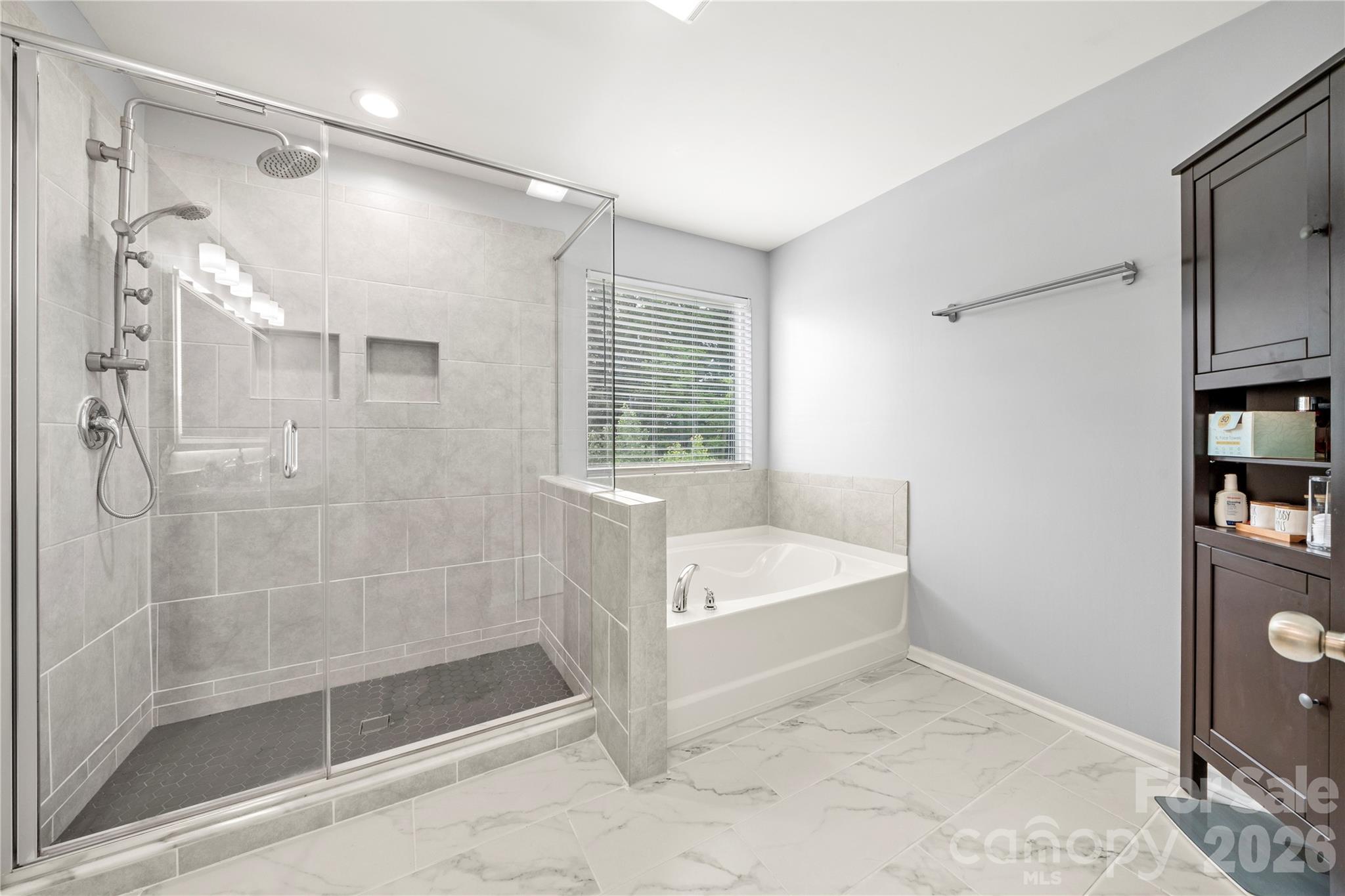1035 Beacon Avenue — Monroe
