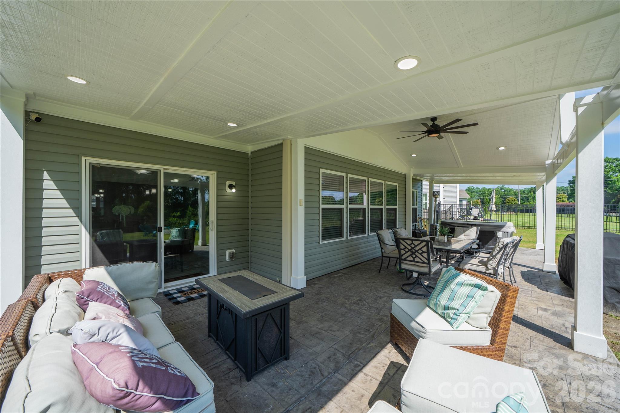 1035 Beacon Avenue — Monroe