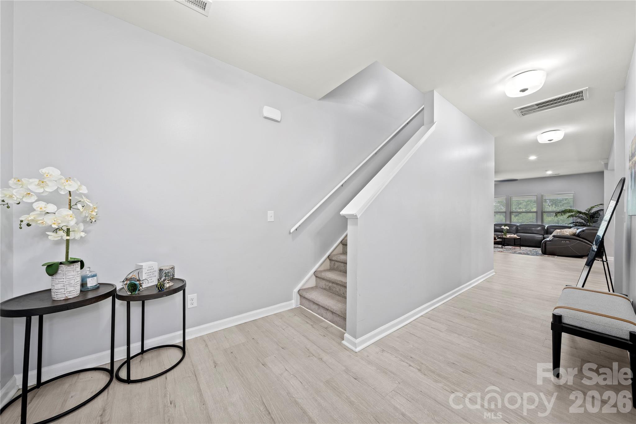 1035 Beacon Avenue — Monroe