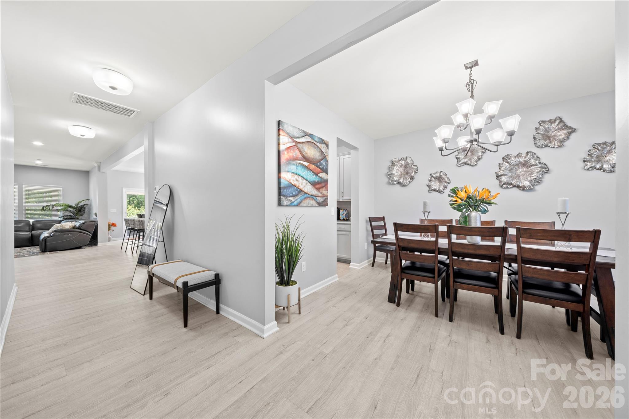 1035 Beacon Avenue — Monroe