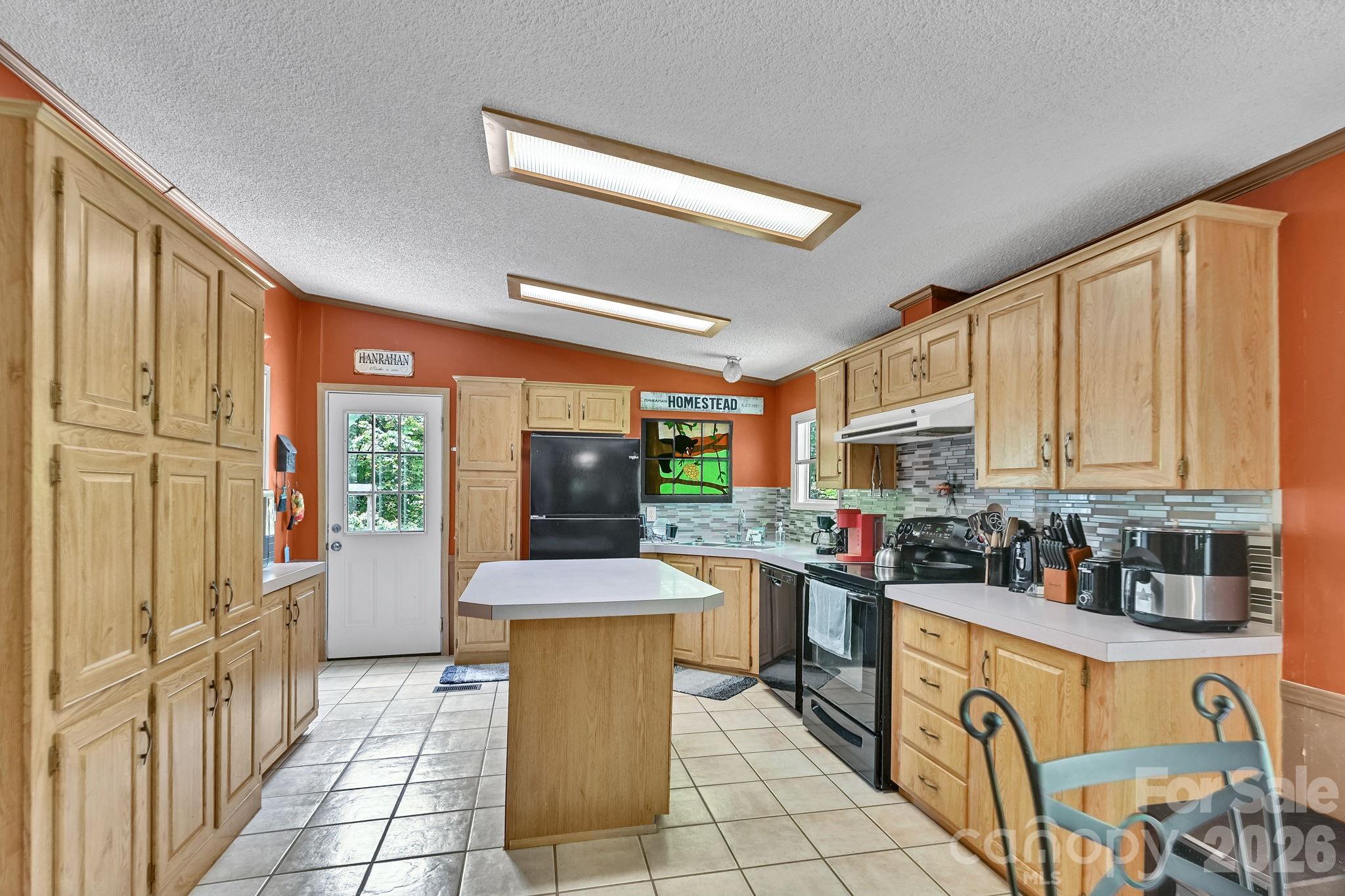 560 Morgan Branch Road — Marshall