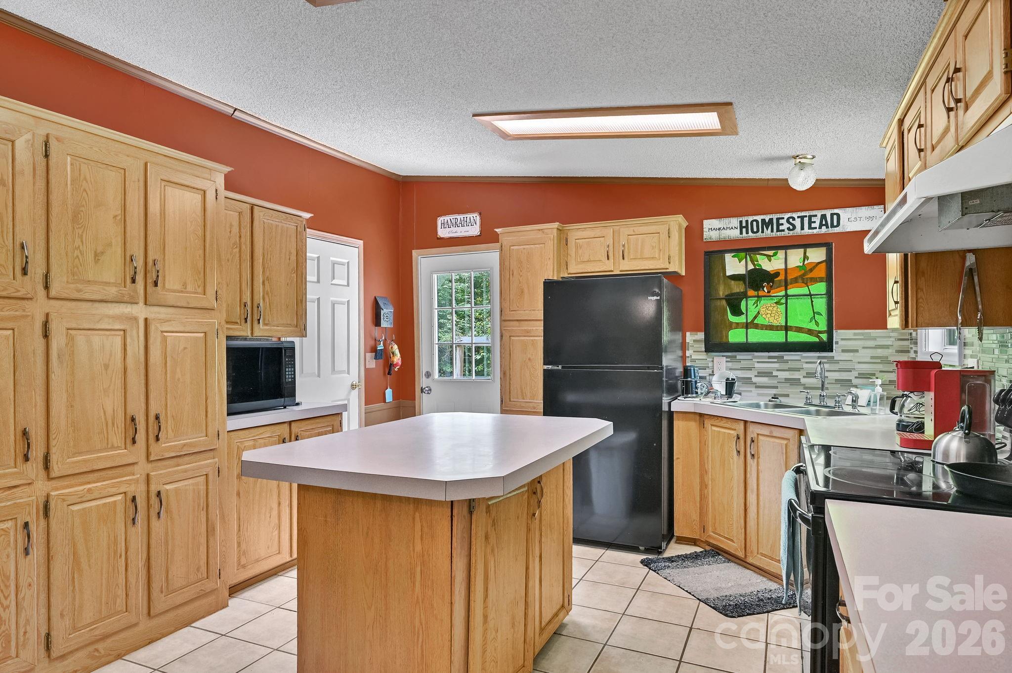 560 Morgan Branch Road — Marshall
