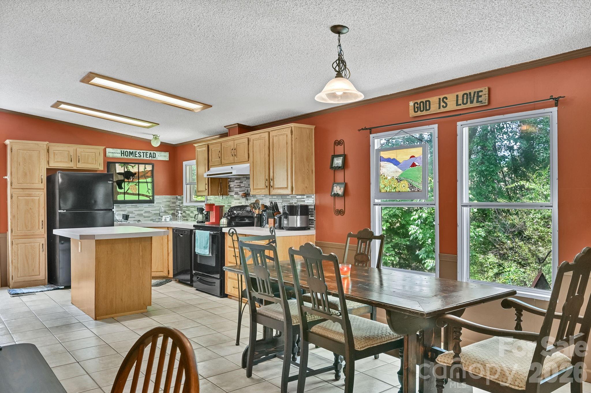 560 Morgan Branch Road — Marshall