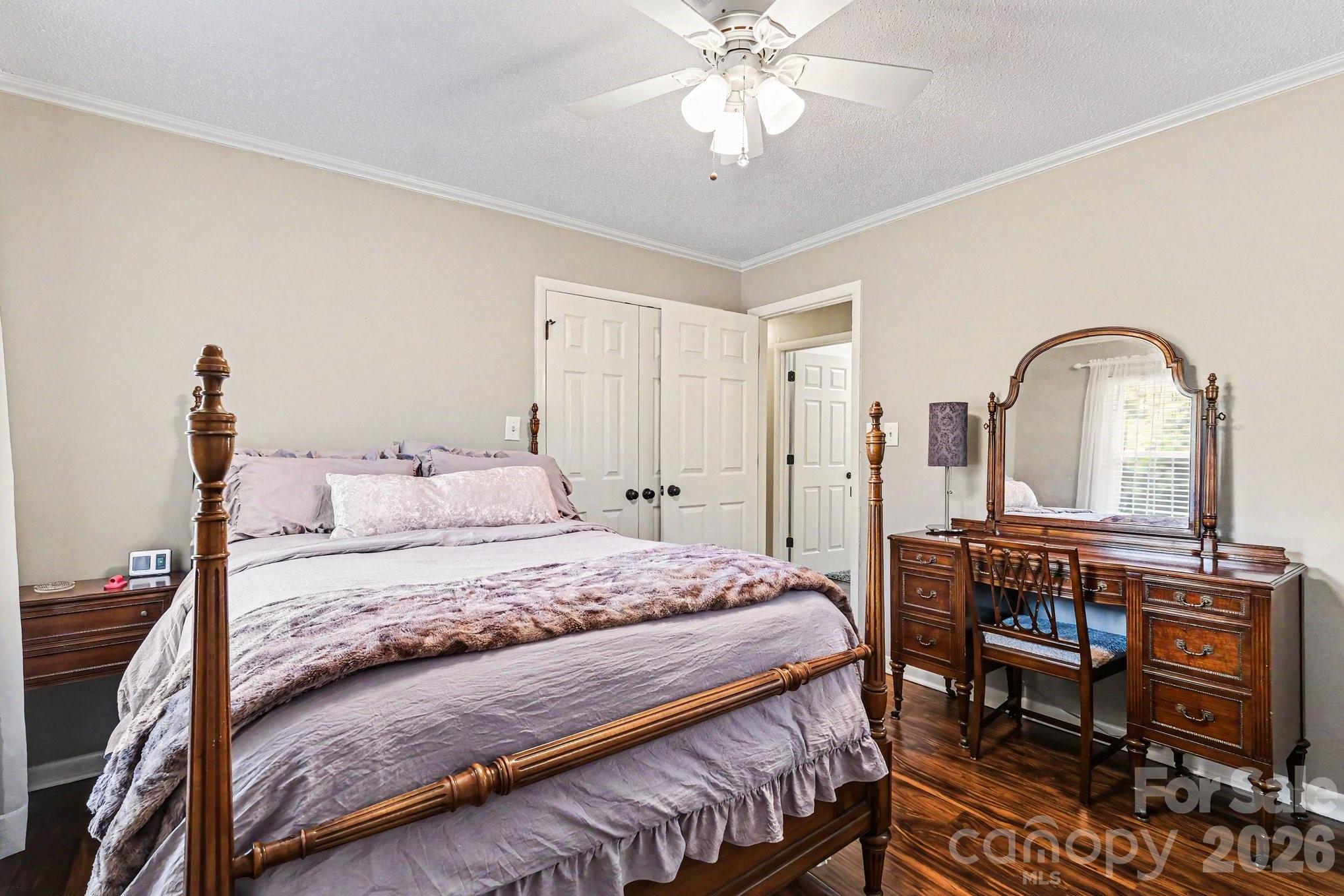 4359 Lake Shore Road N — Denver
