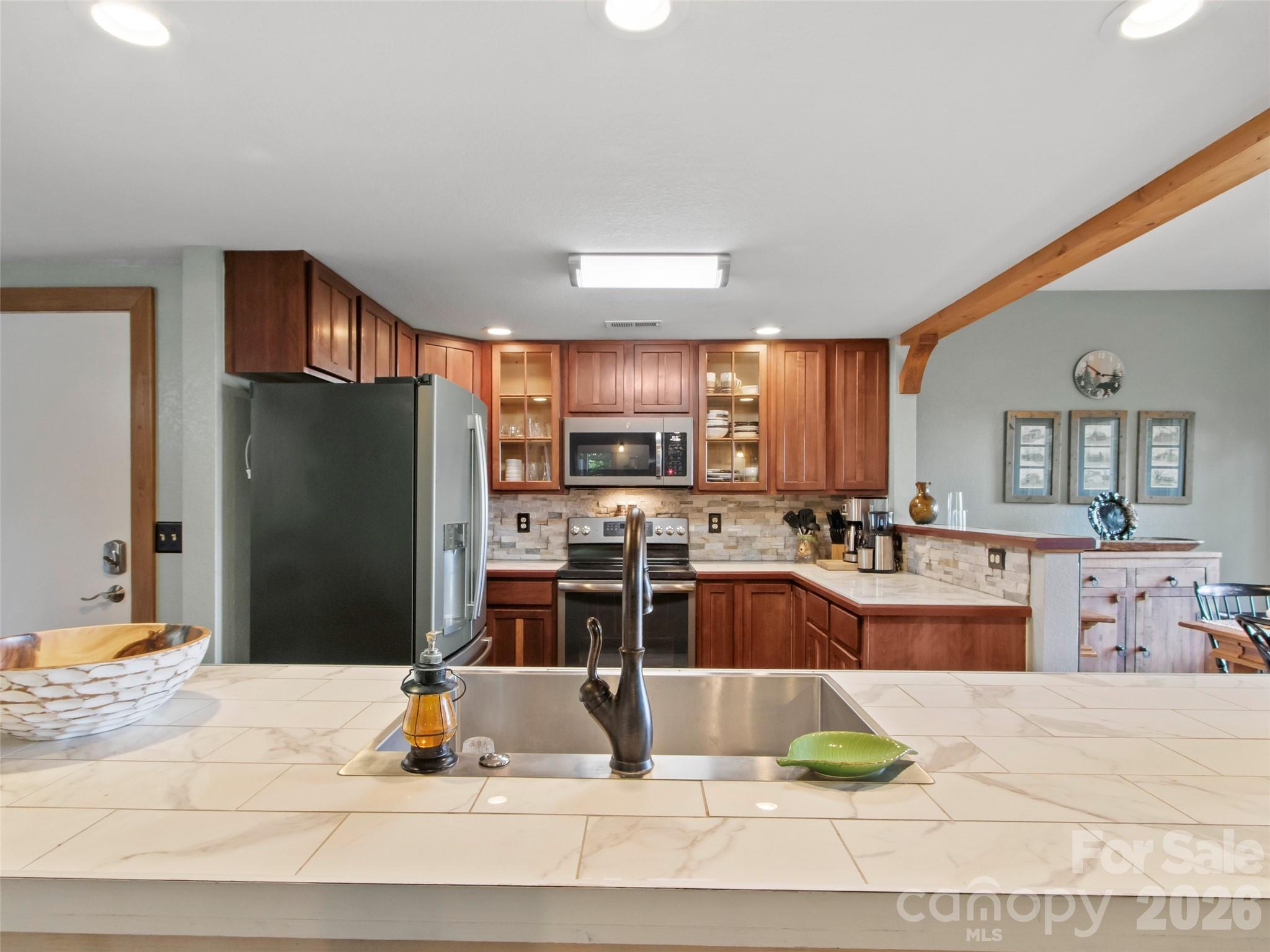 250 Creekside Way #C102 — Burnsville