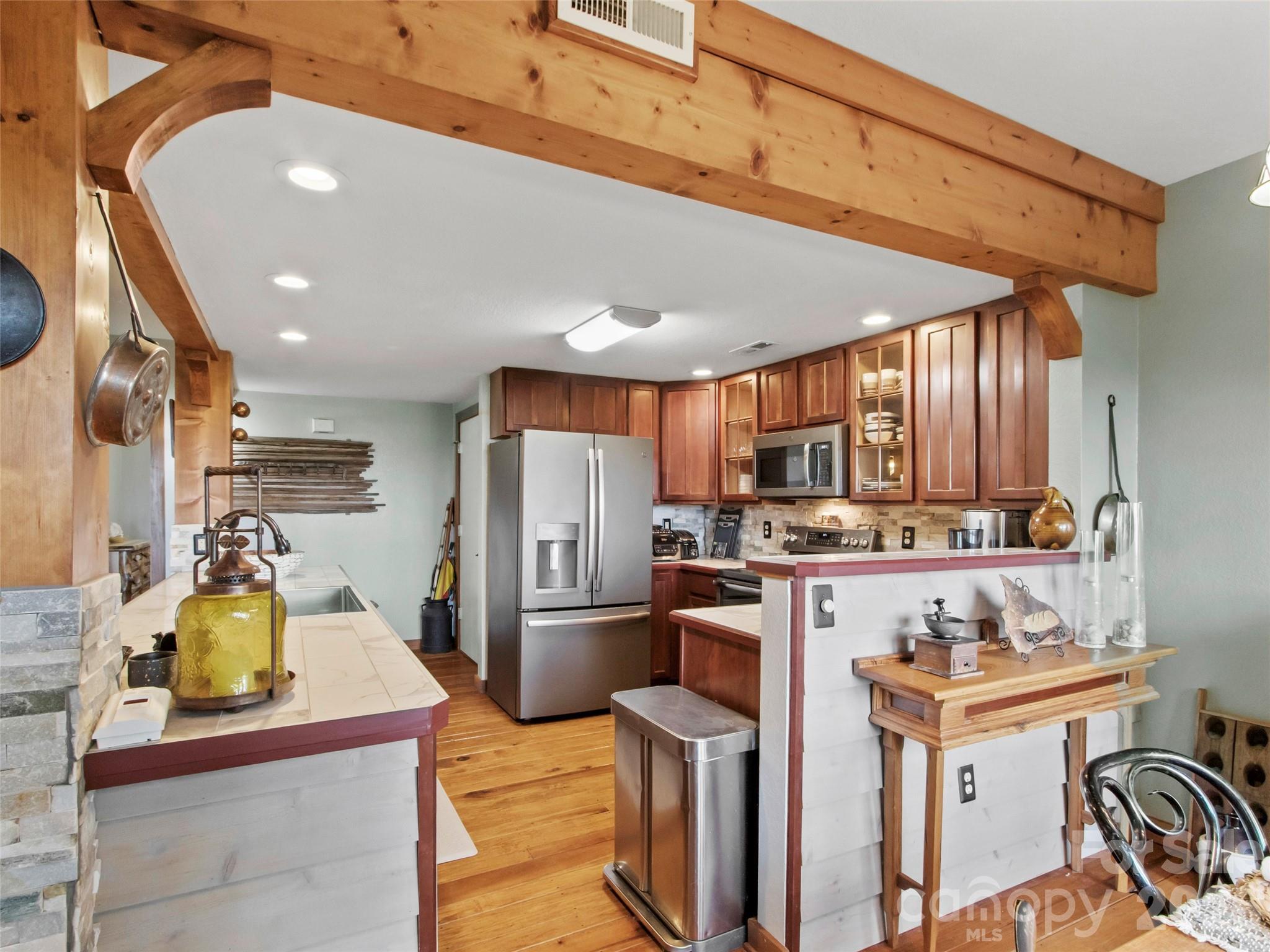 250 Creekside Way #C102 — Burnsville