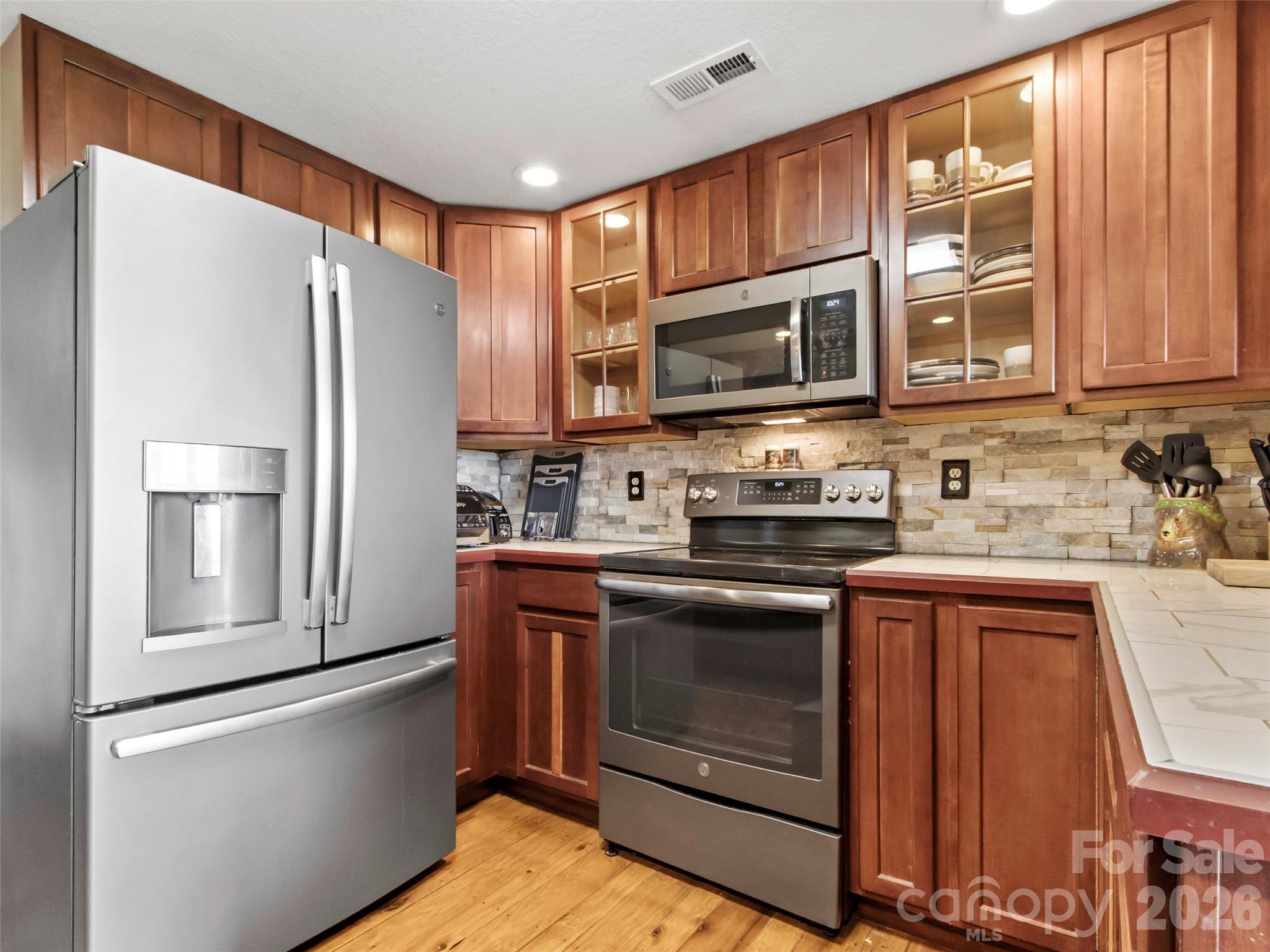 250 Creekside Way #C102 — Burnsville