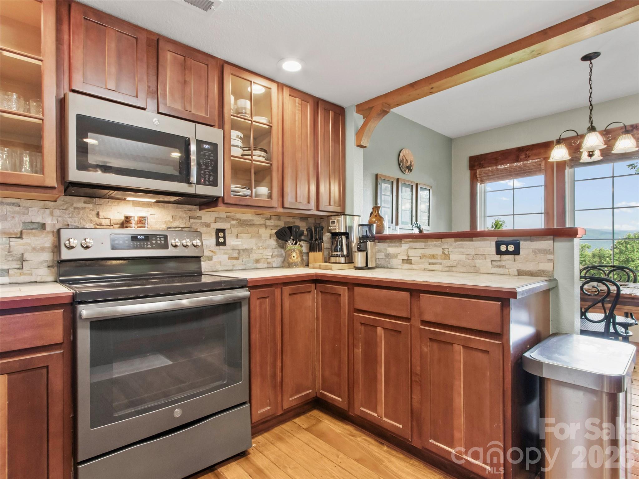 250 Creekside Way #C102 — Burnsville