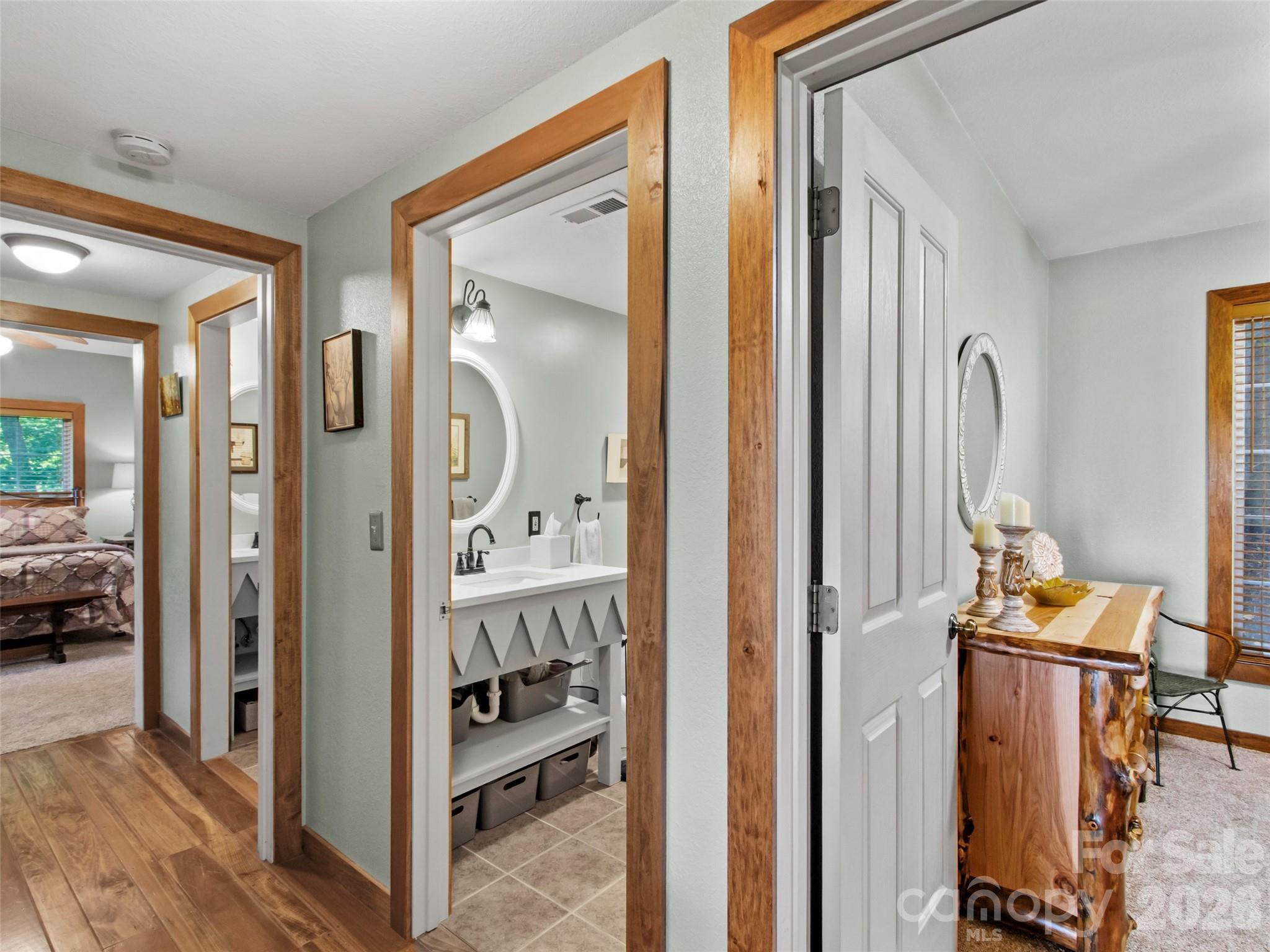 250 Creekside Way #C102 — Burnsville