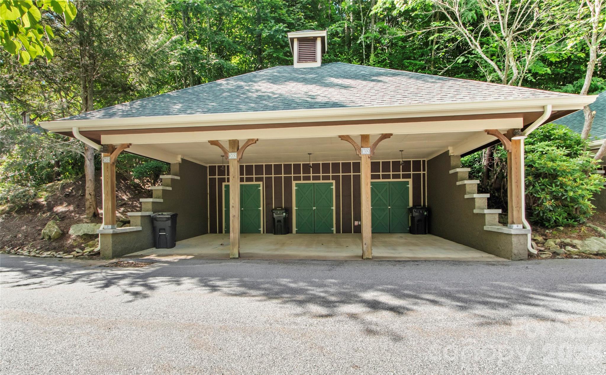 250 Creekside Way #C102 — Burnsville