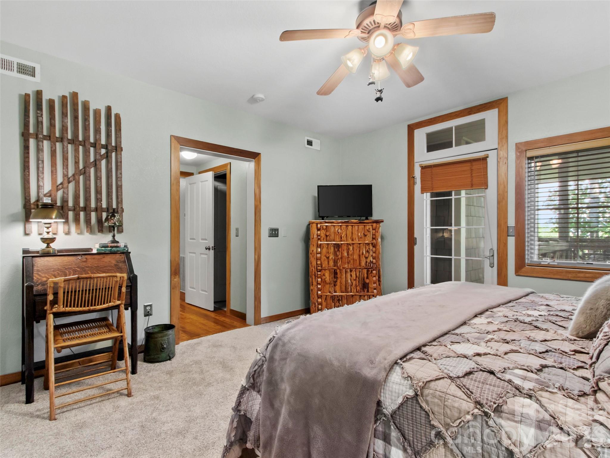 250 Creekside Way #C102 — Burnsville