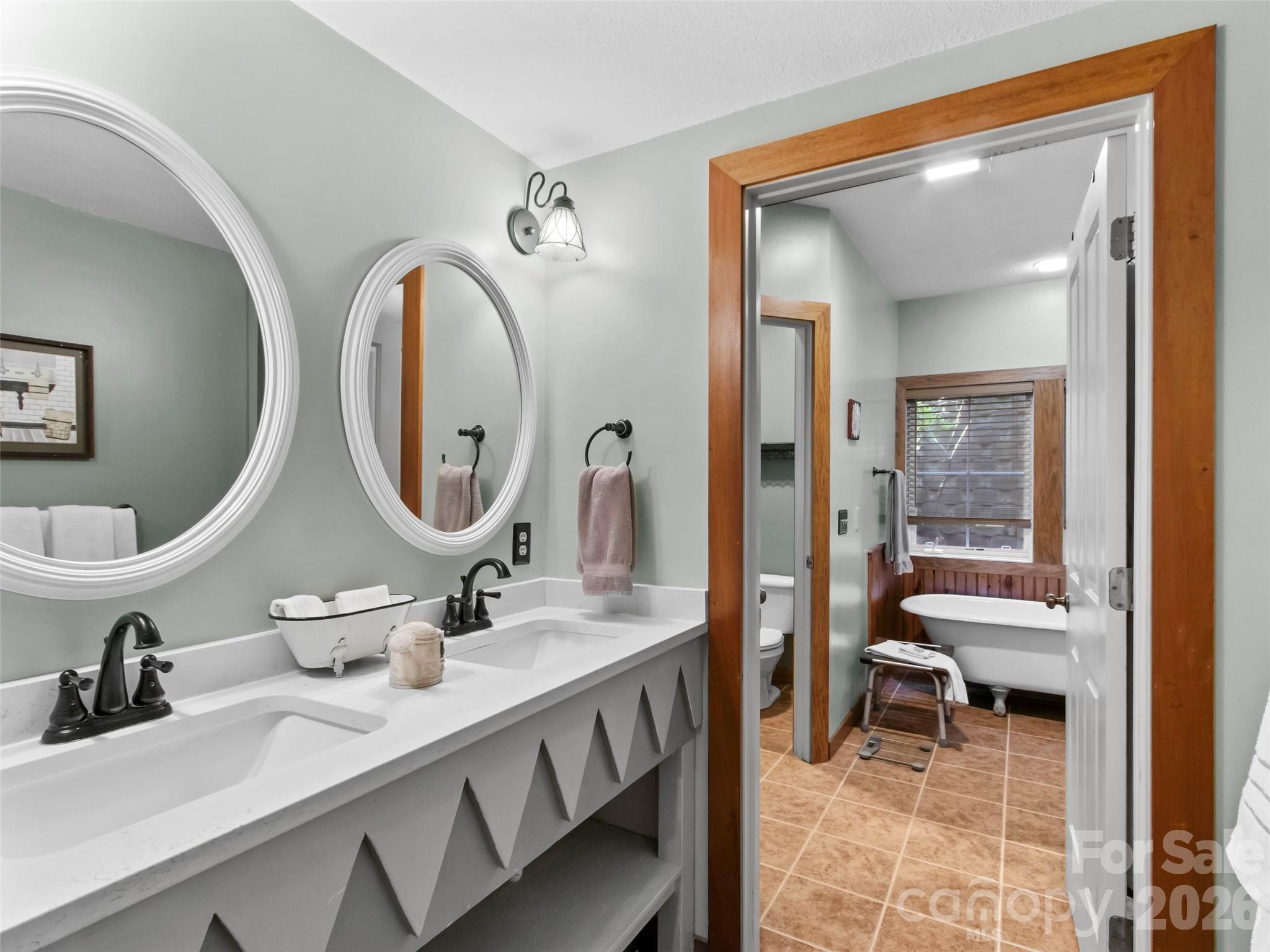 250 Creekside Way #C102 — Burnsville