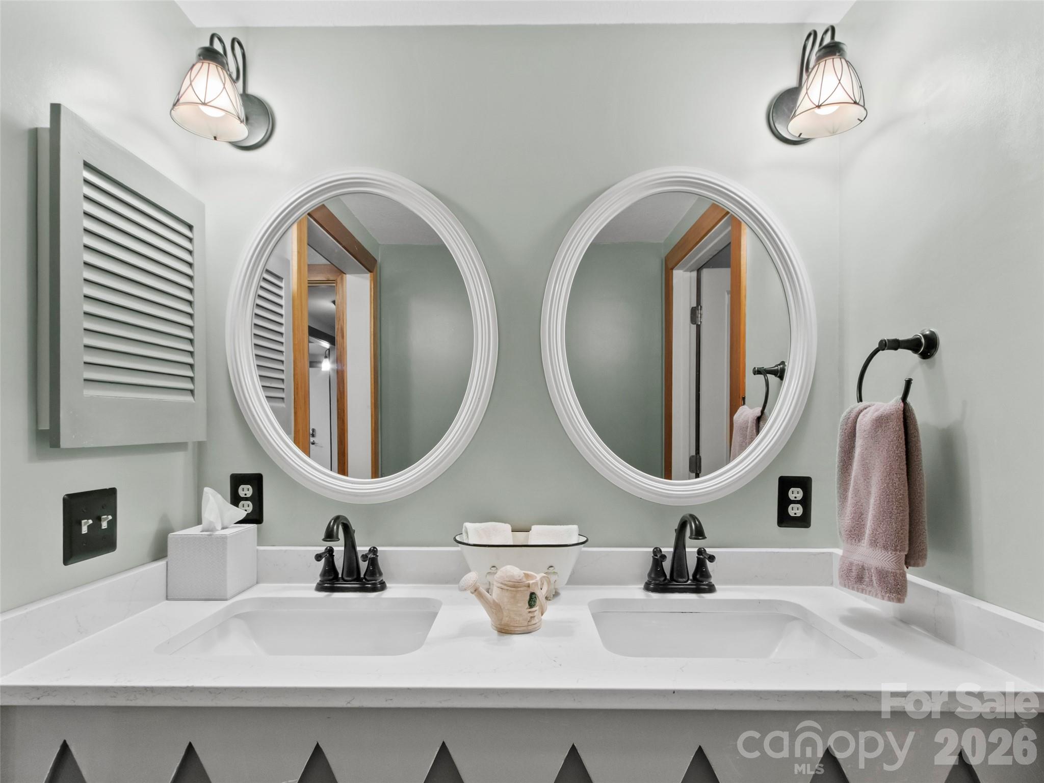 250 Creekside Way #C102 — Burnsville