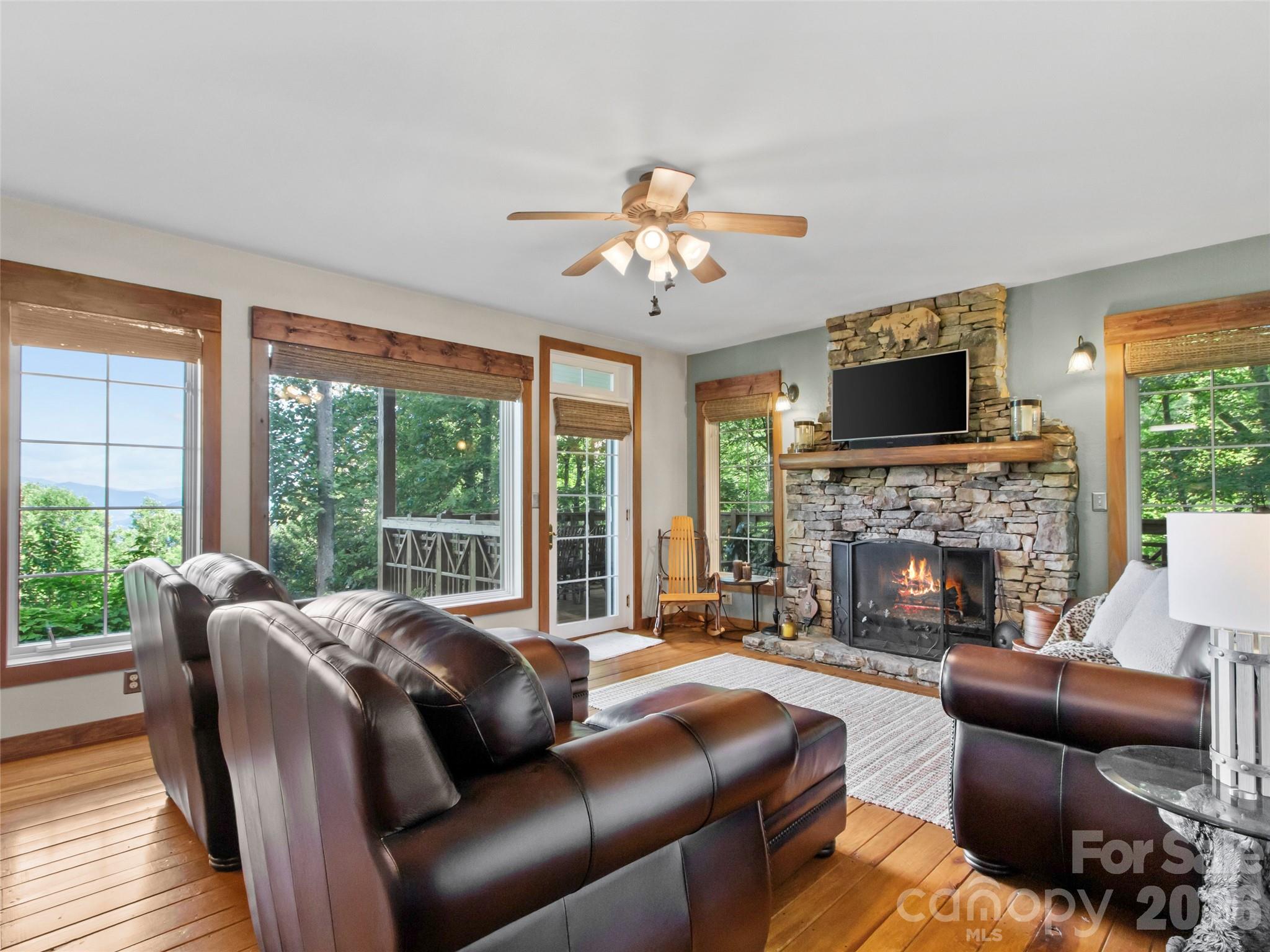 250 Creekside Way #C102 — Burnsville