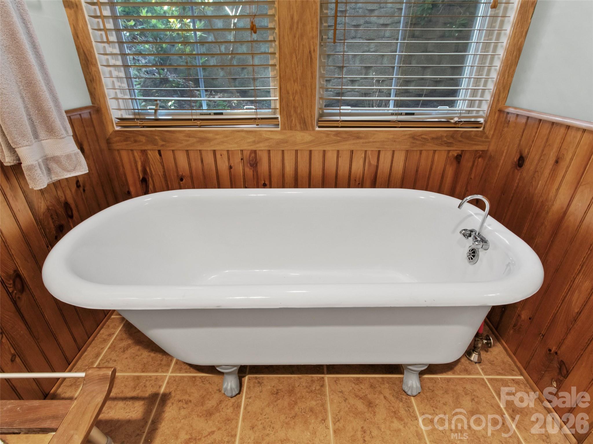 250 Creekside Way #C102 — Burnsville