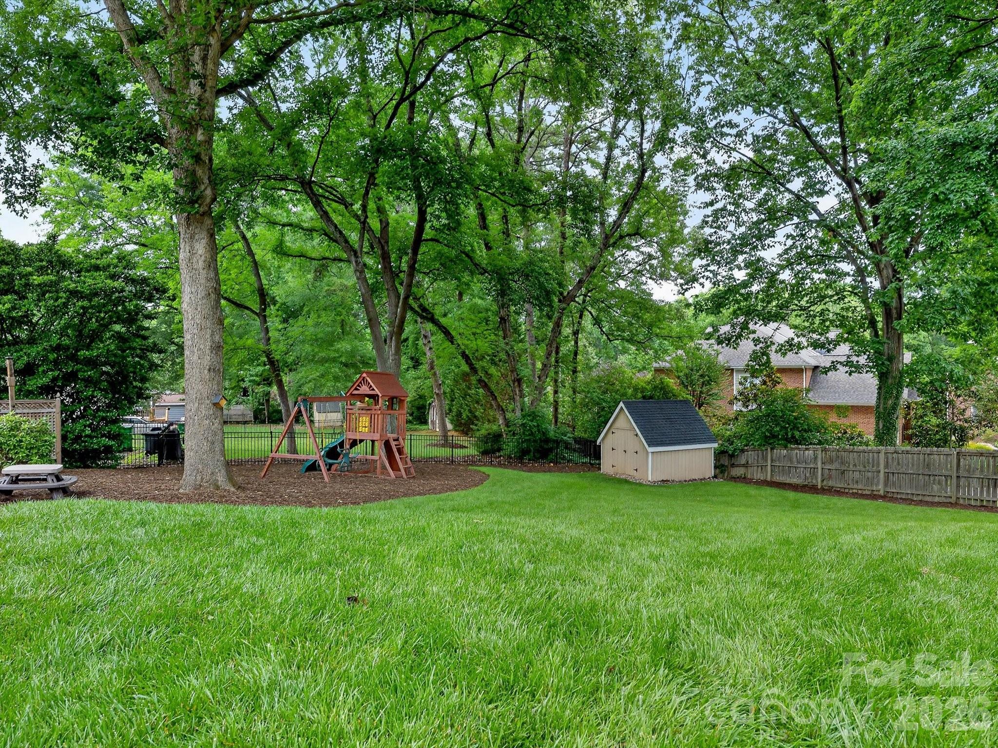 7531 Whistlestop Road — Charlotte