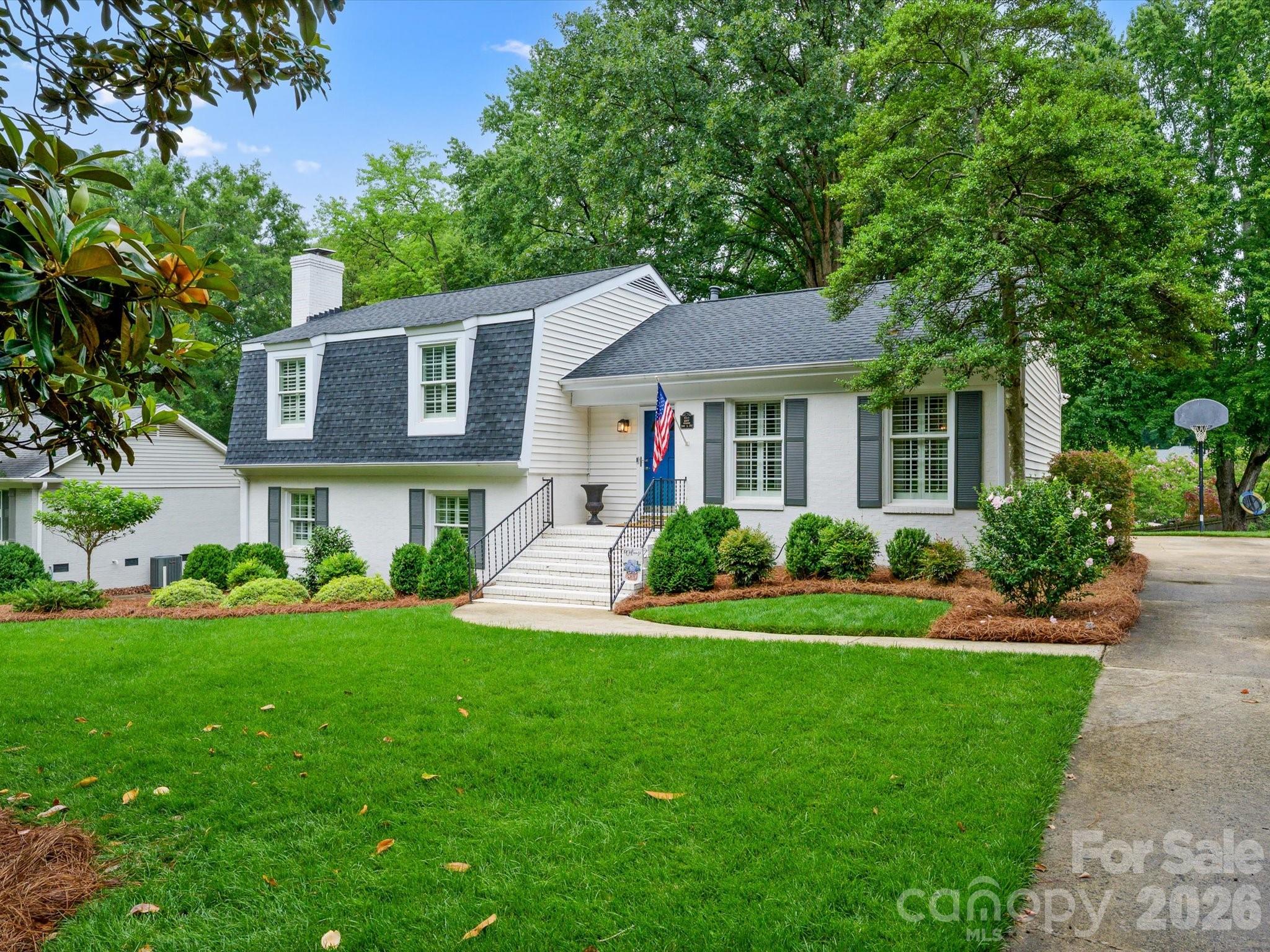 7531 Whistlestop Road — Charlotte