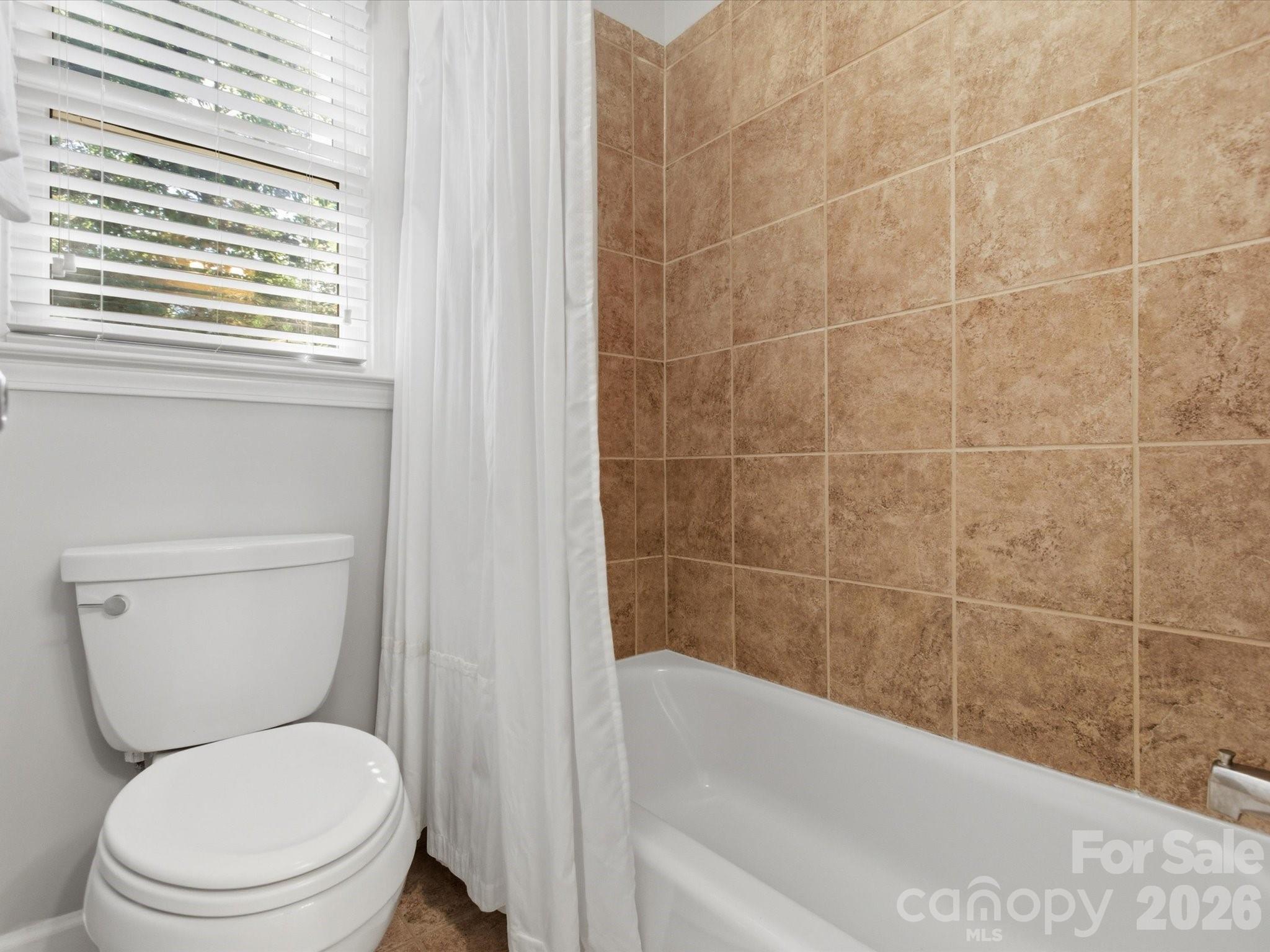 1104 Lytton Lane — Matthews