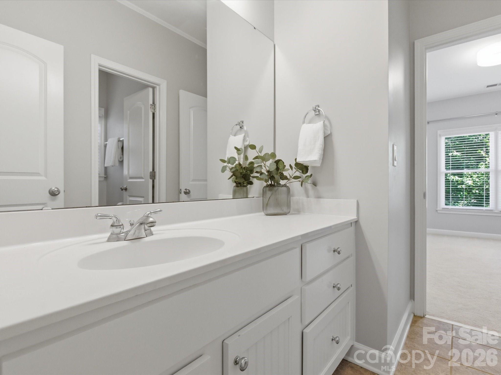 1104 Lytton Lane — Matthews