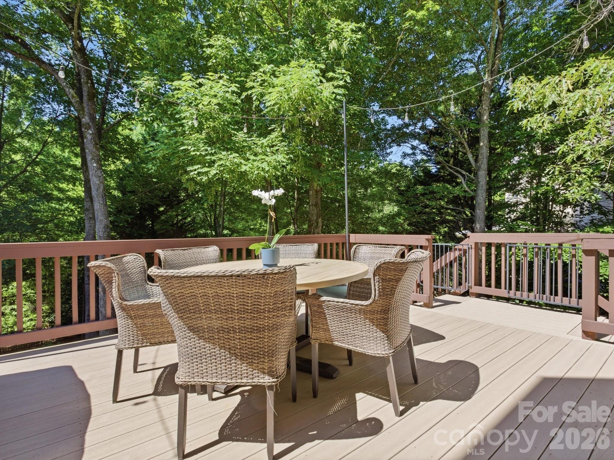 1104 Lytton Lane — Matthews