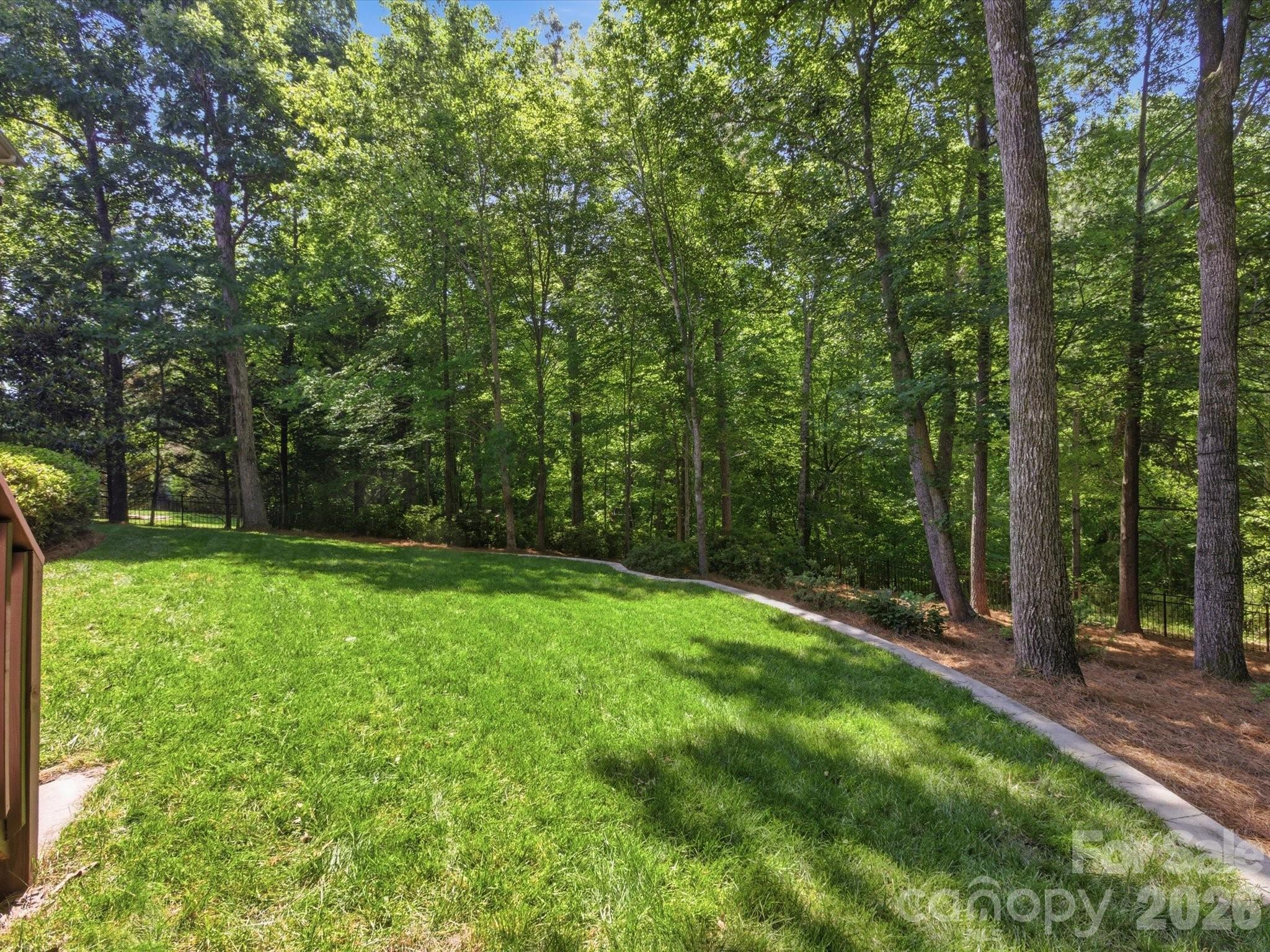 1104 Lytton Lane — Matthews