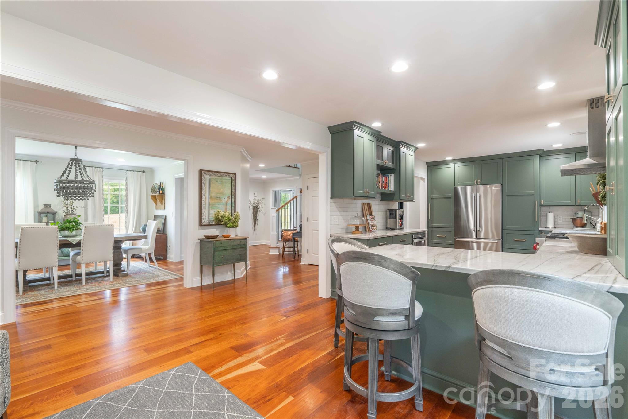 668 Link Road — Lexington