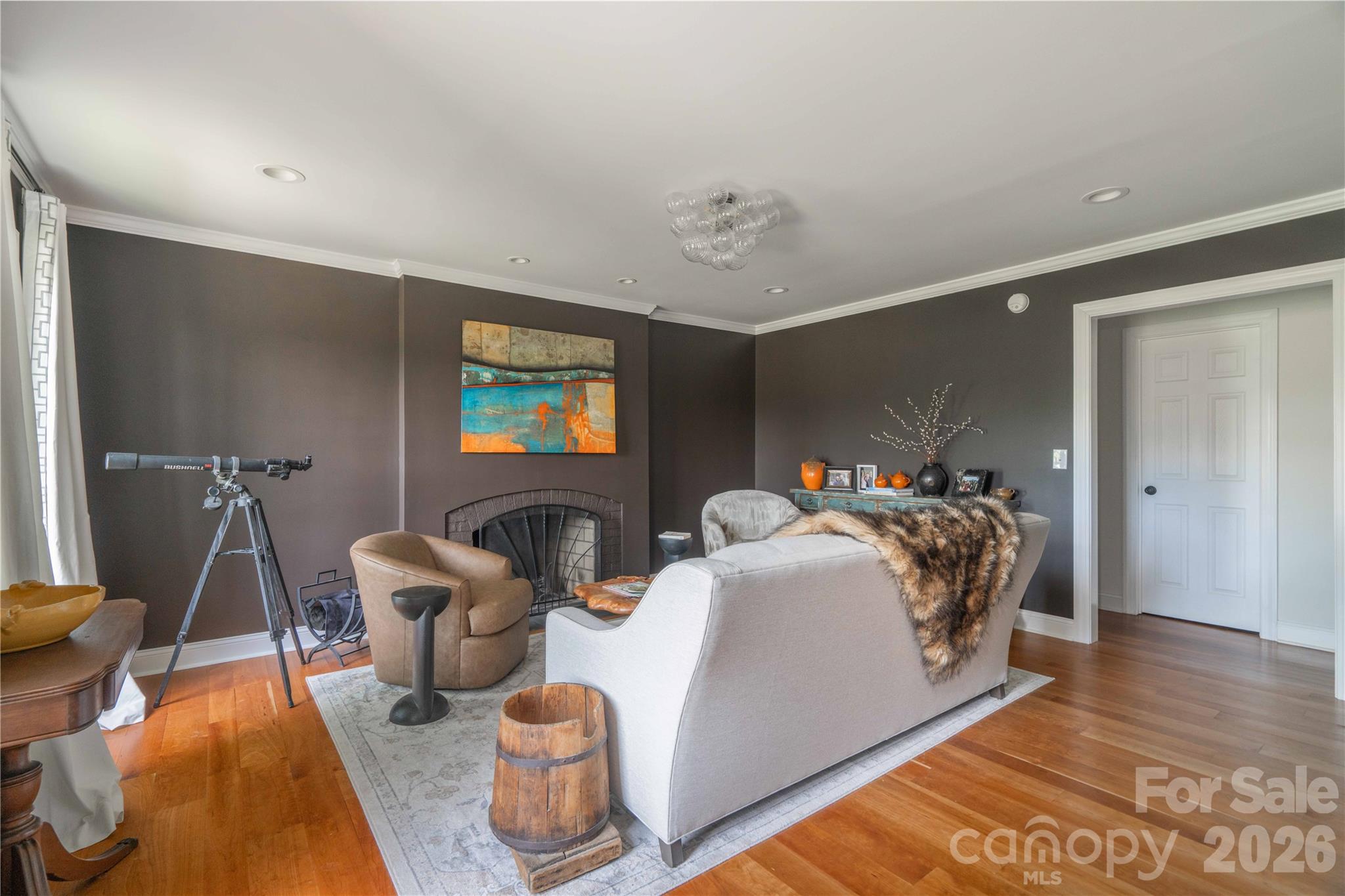 668 Link Road — Lexington