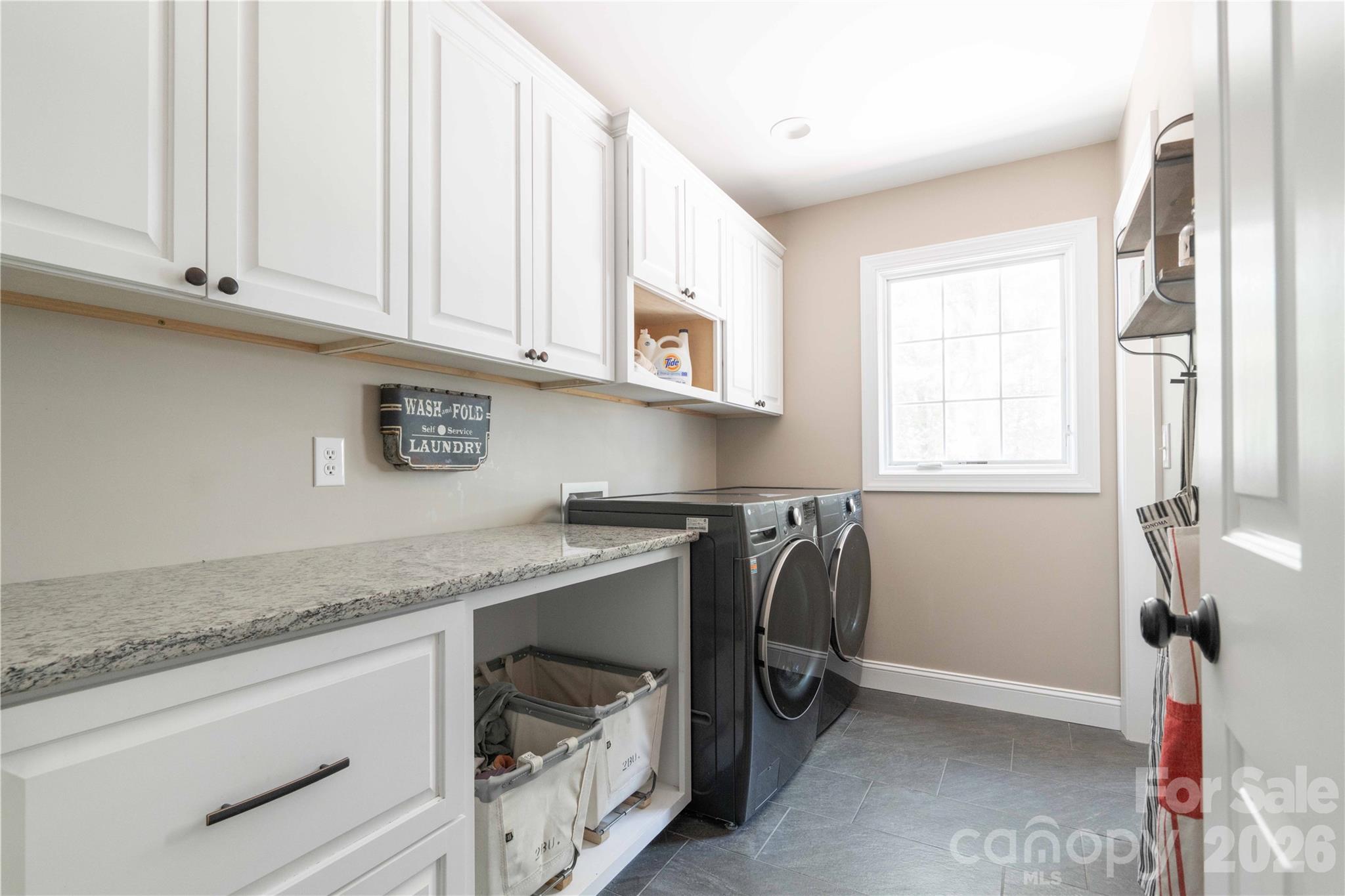 668 Link Road — Lexington