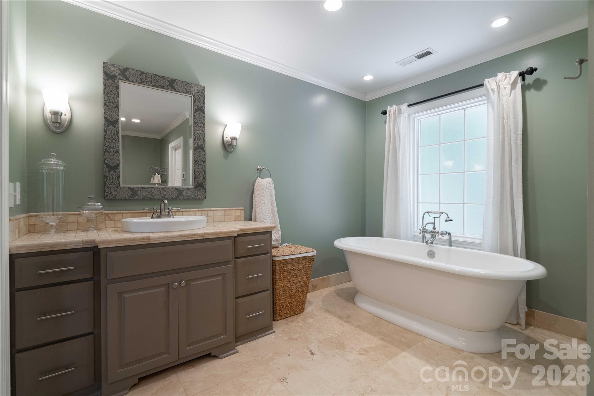 668 Link Road — Lexington