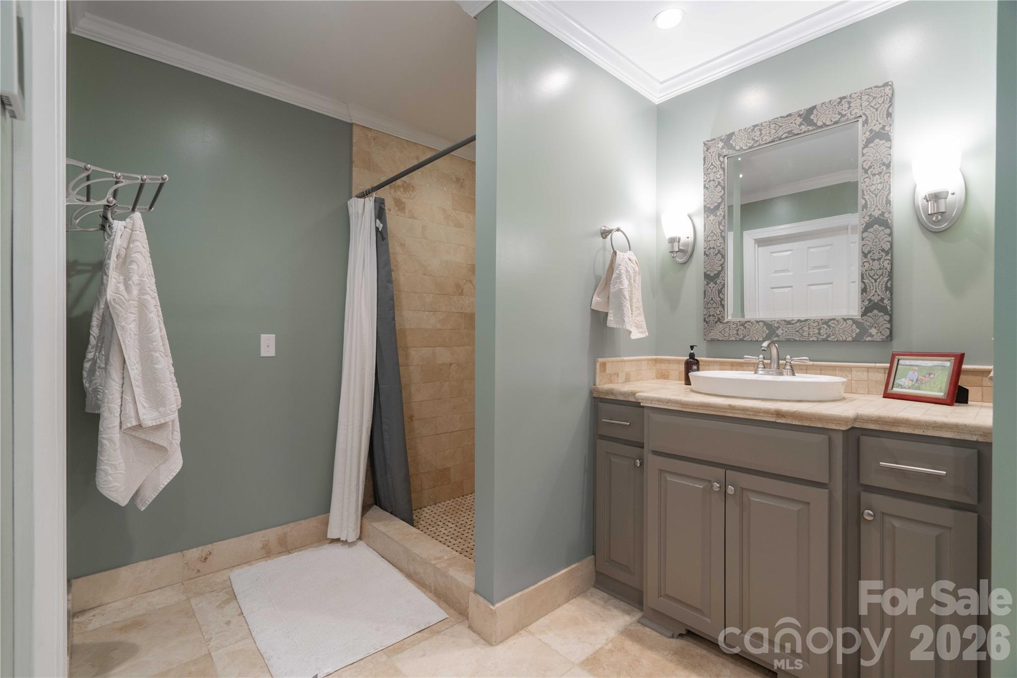 668 Link Road — Lexington