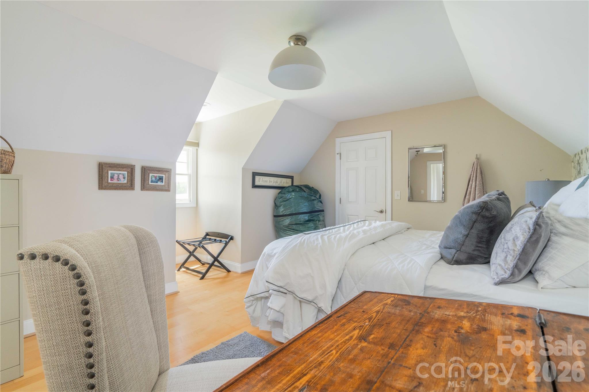 668 Link Road — Lexington