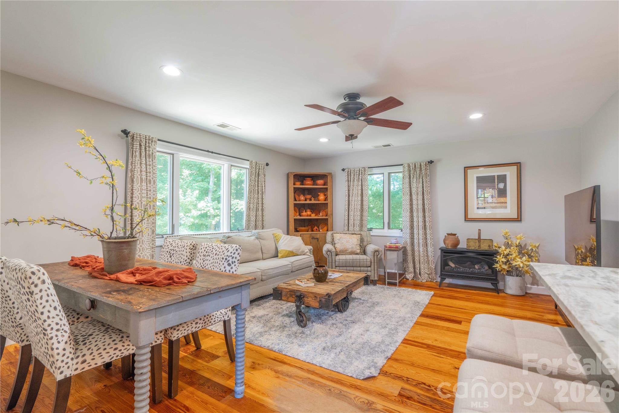 668 Link Road — Lexington
