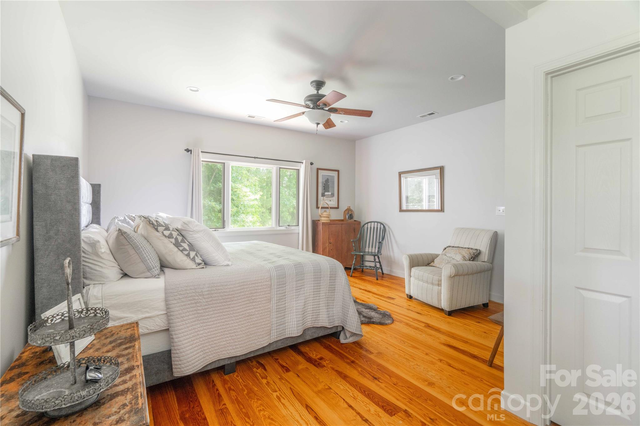 668 Link Road — Lexington