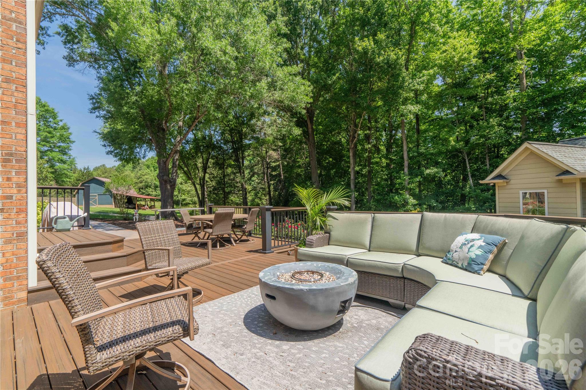 668 Link Road — Lexington