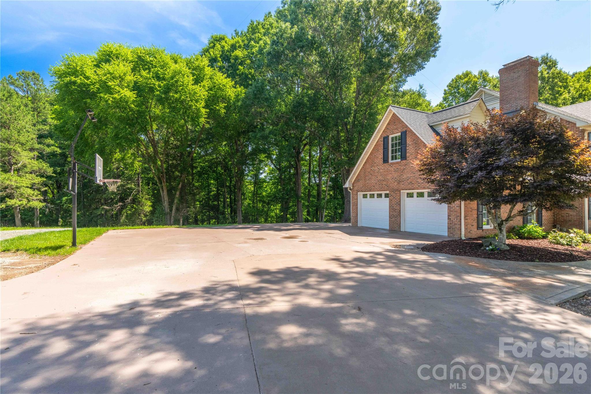 668 Link Road — Lexington