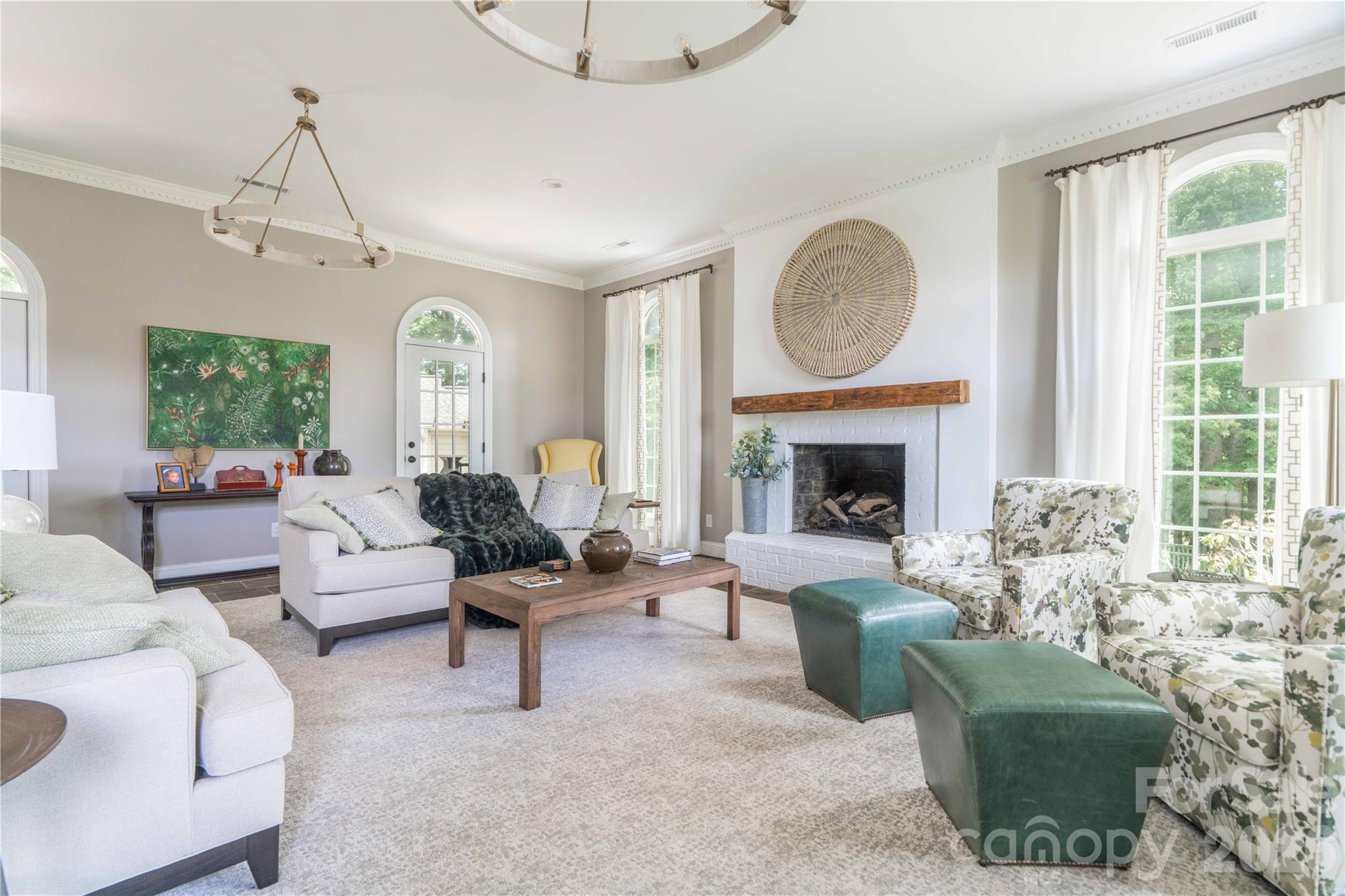 668 Link Road — Lexington