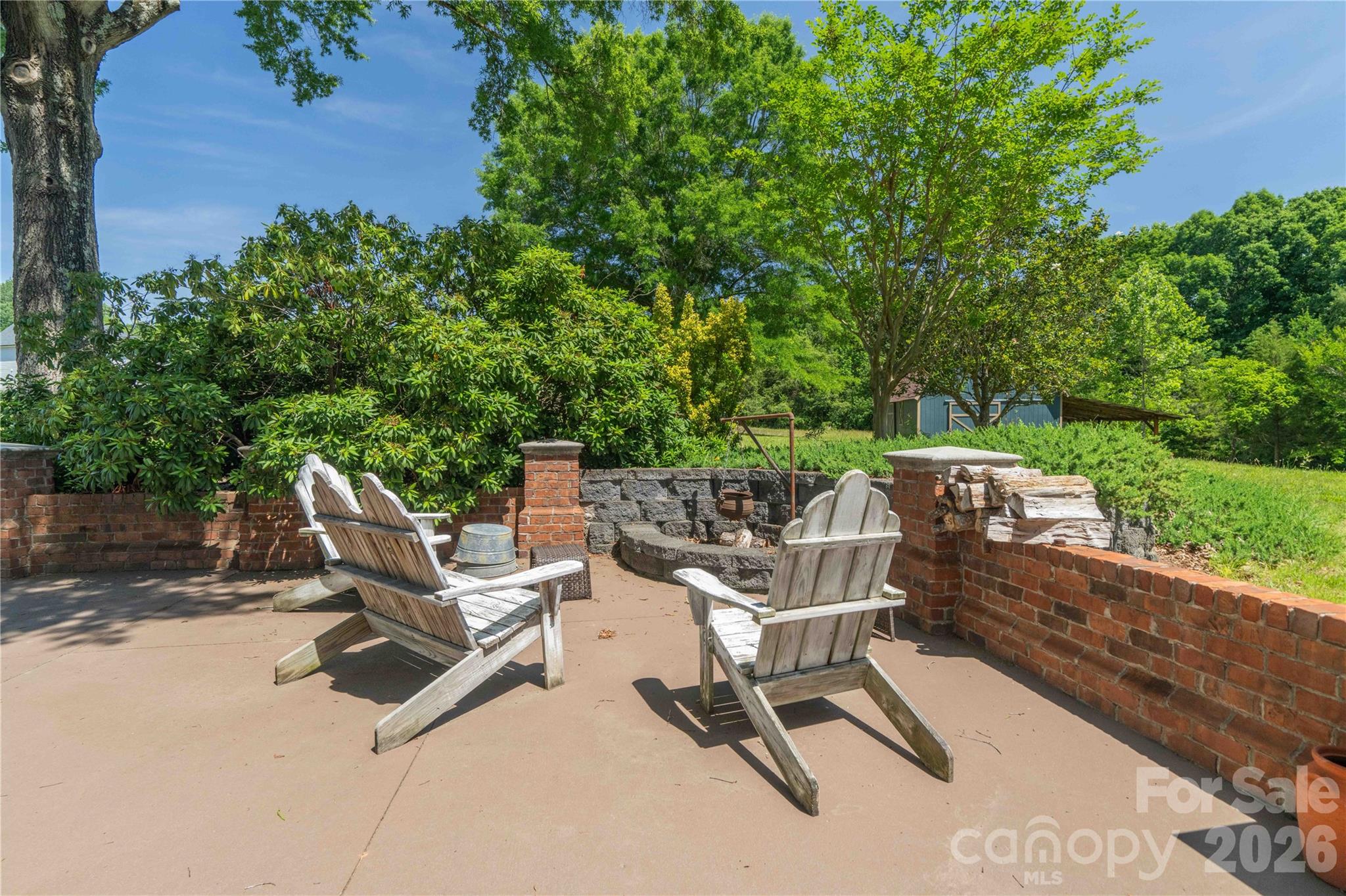 668 Link Road — Lexington