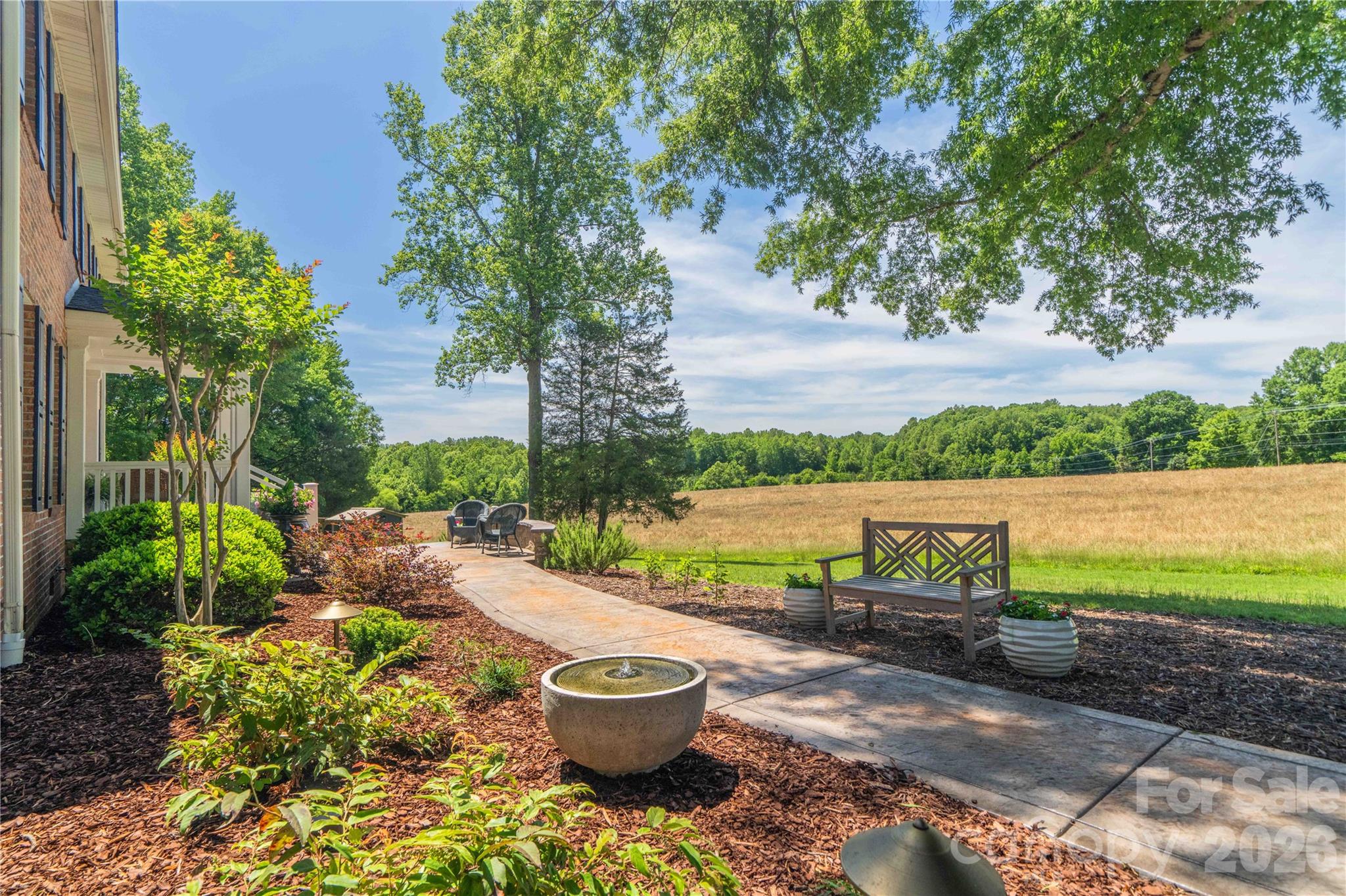 668 Link Road — Lexington